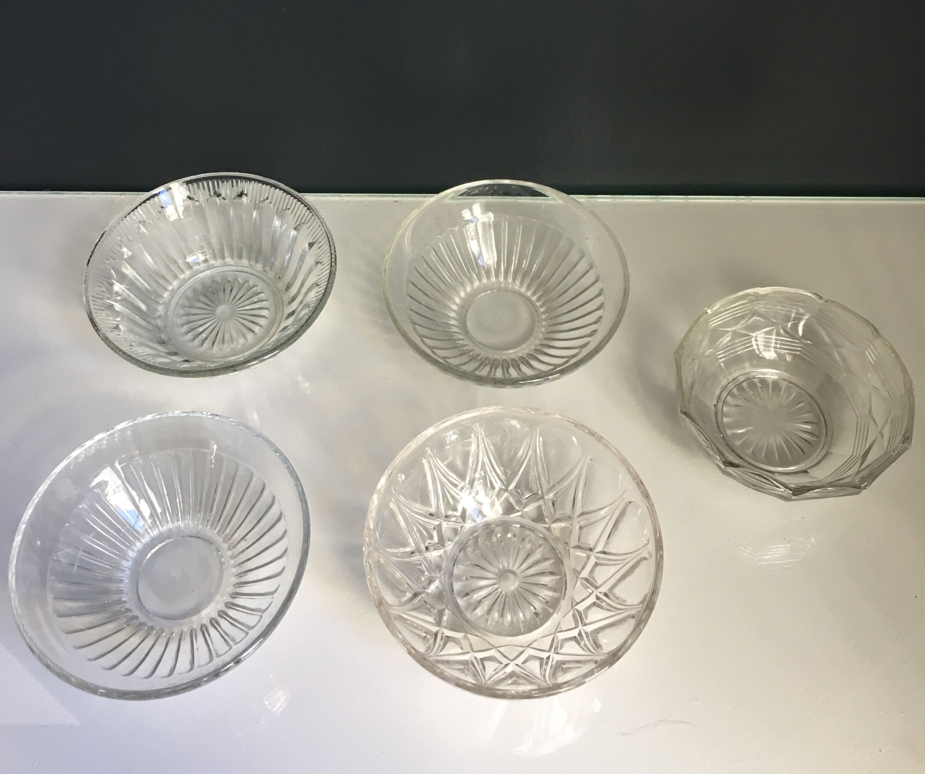 Set of 5 glass cups