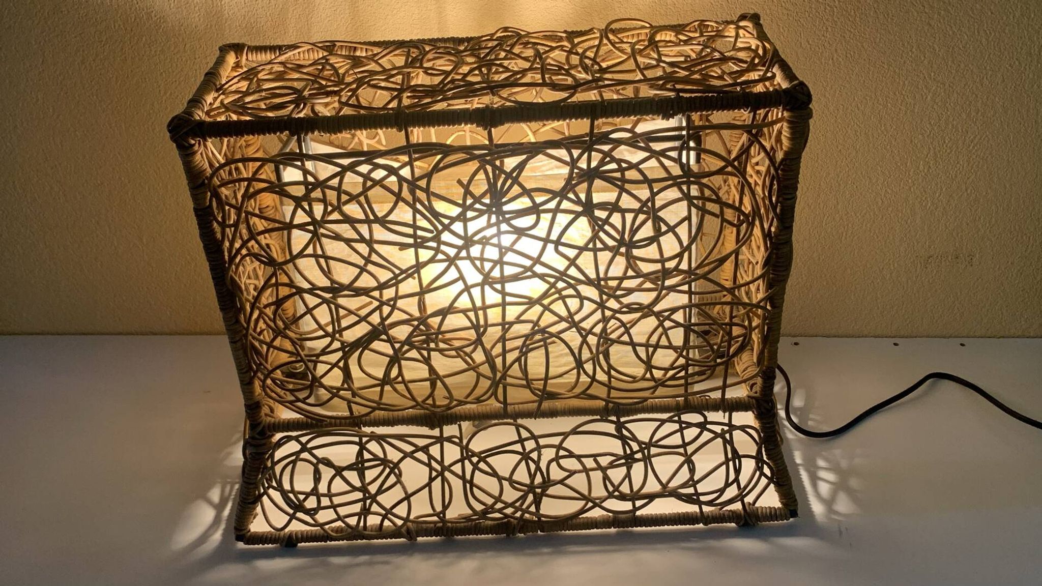 Lampe de sol/table en osier vintage