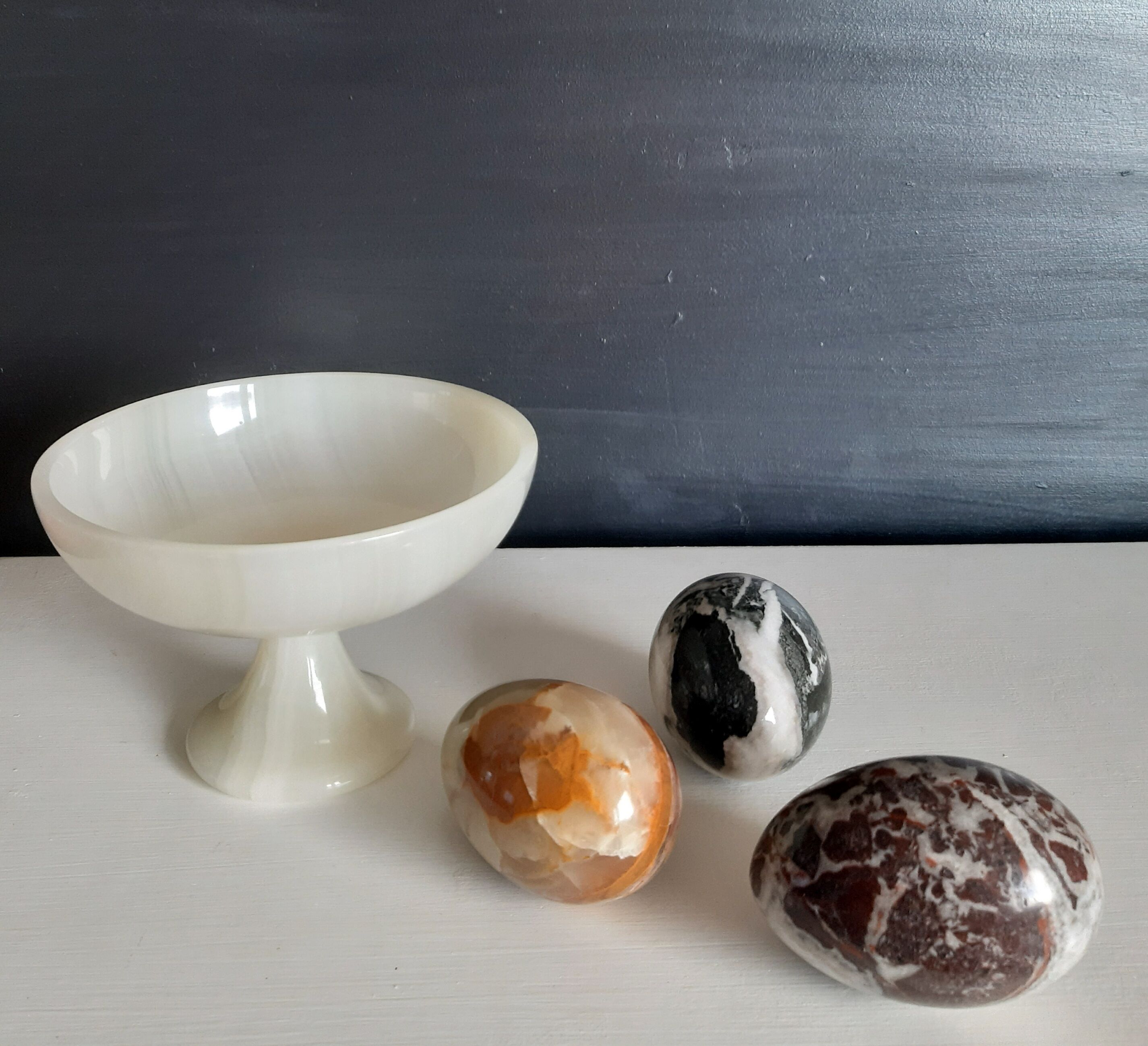 Alabaster cup and 3 eggs