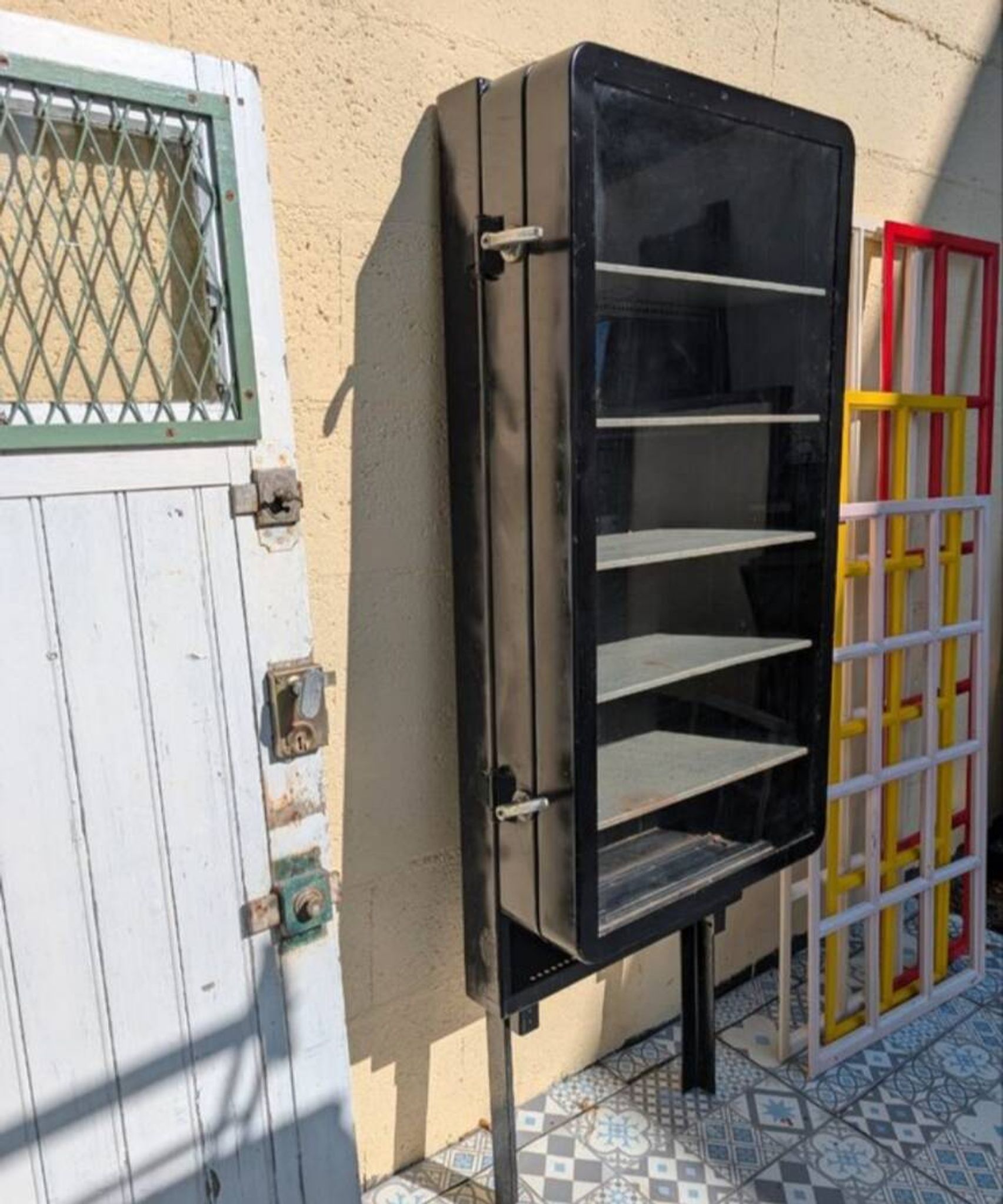 Unusual showcase