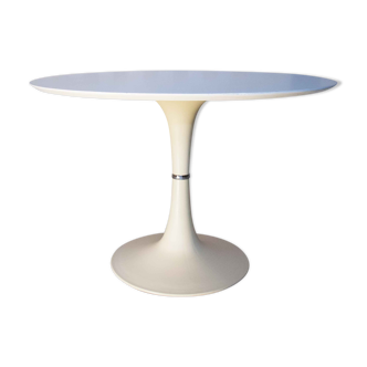 Table tulip foot published in 1972