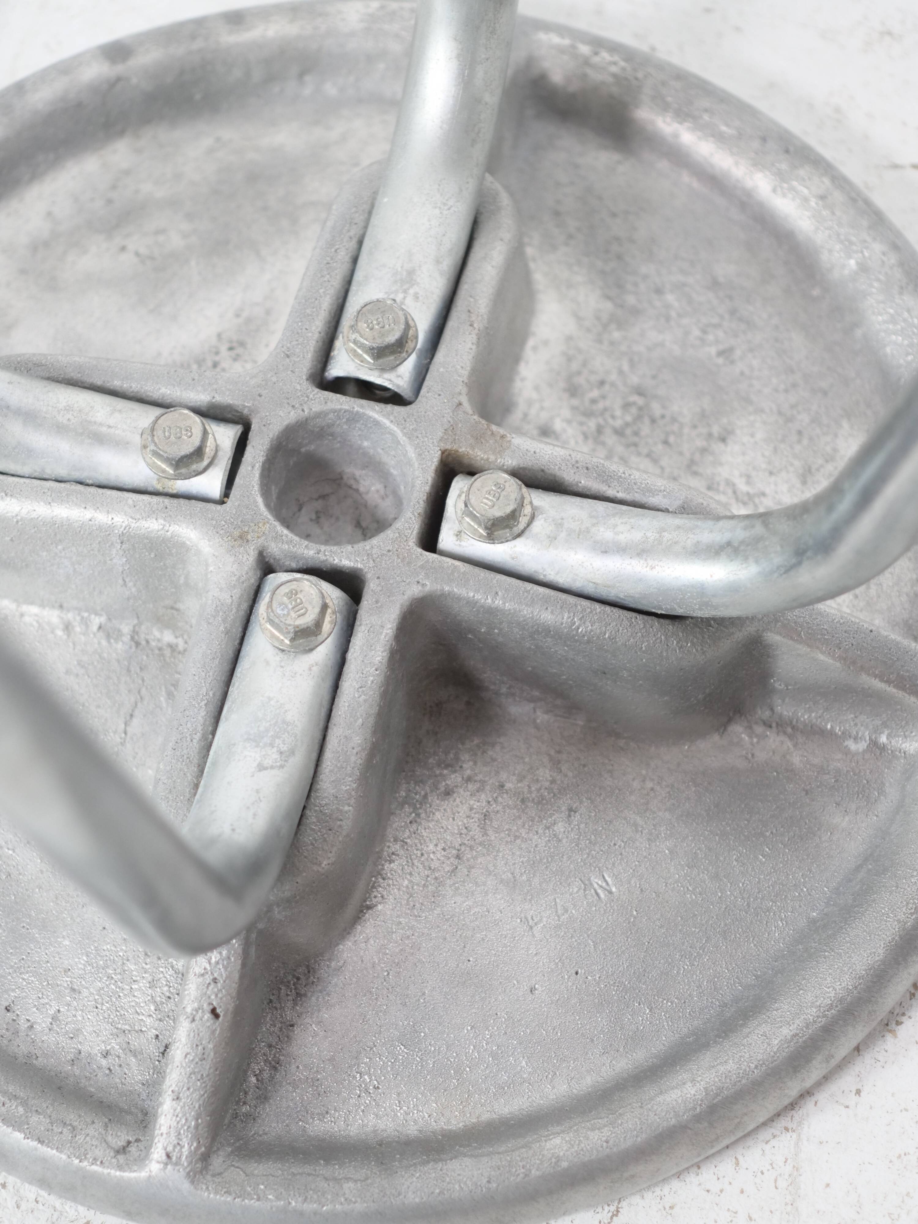 tubular design stool in aluminium cast