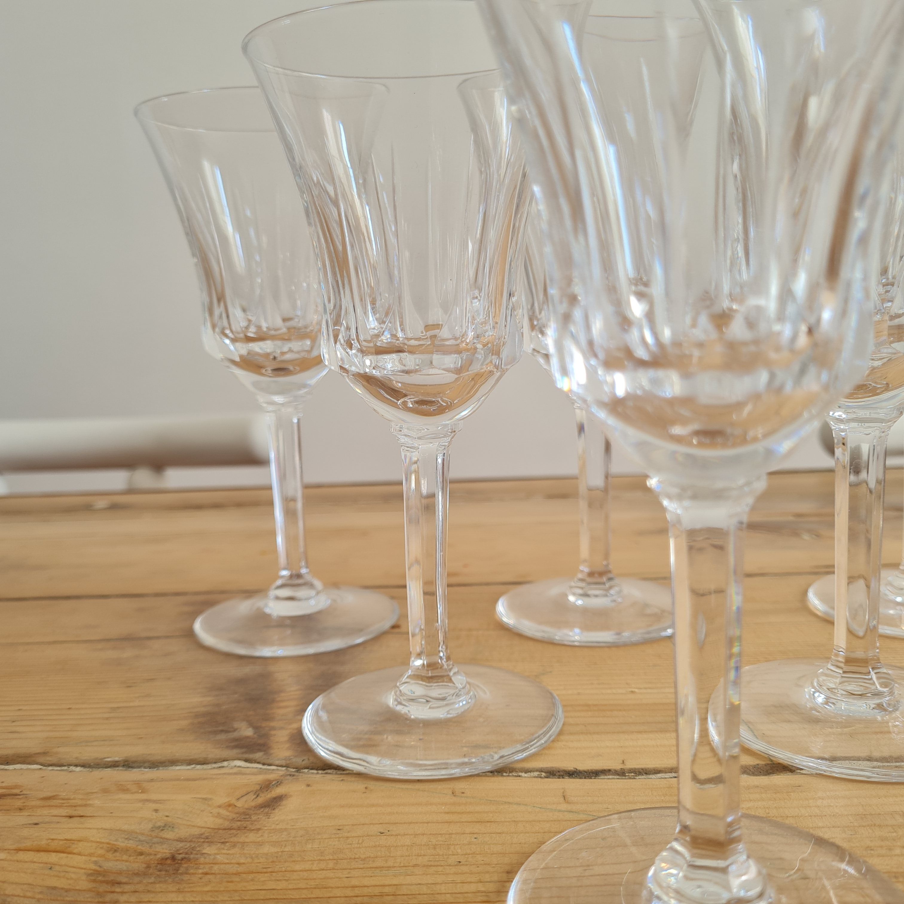Service of 6 chiseled crystal water glasses