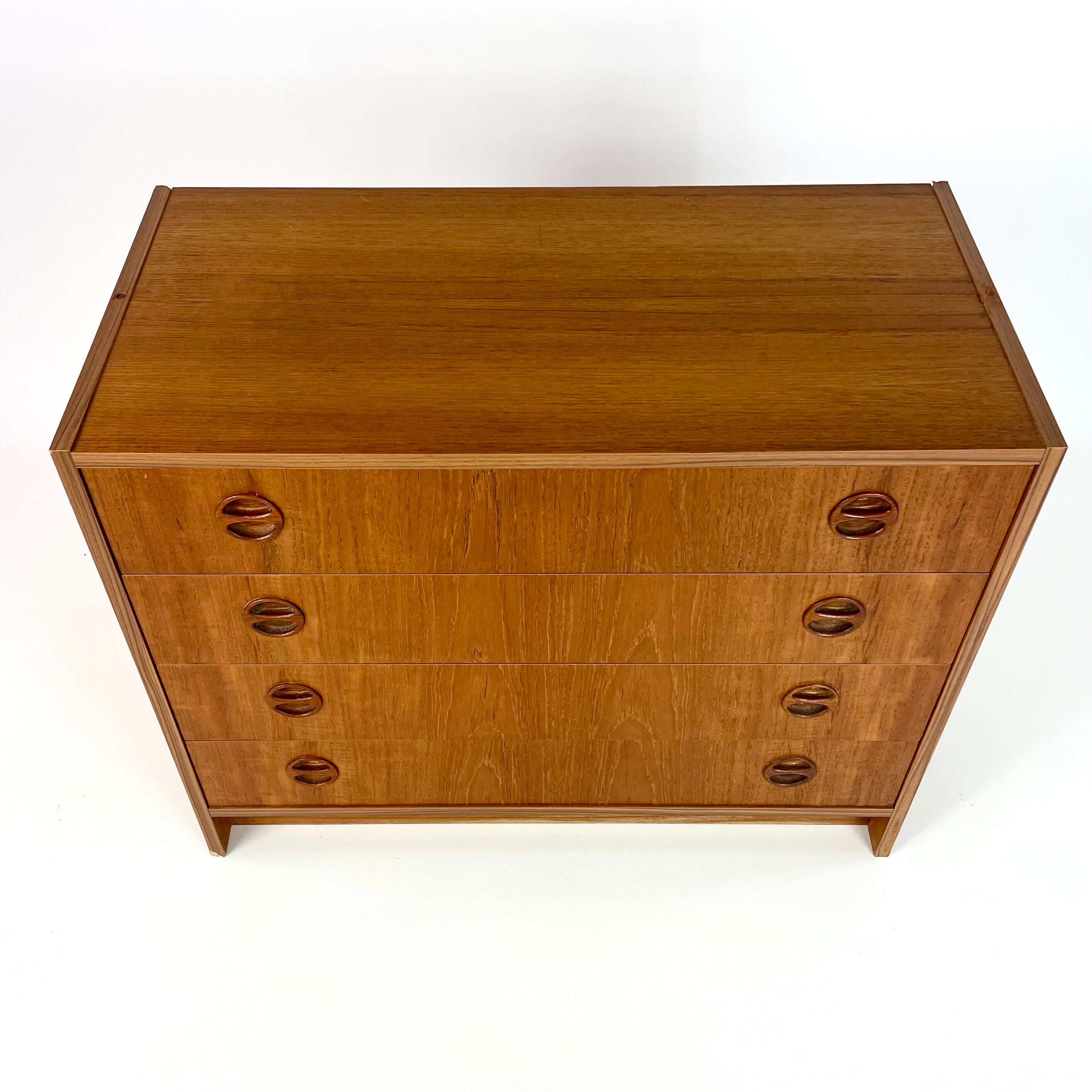 Vintage chest of drawers