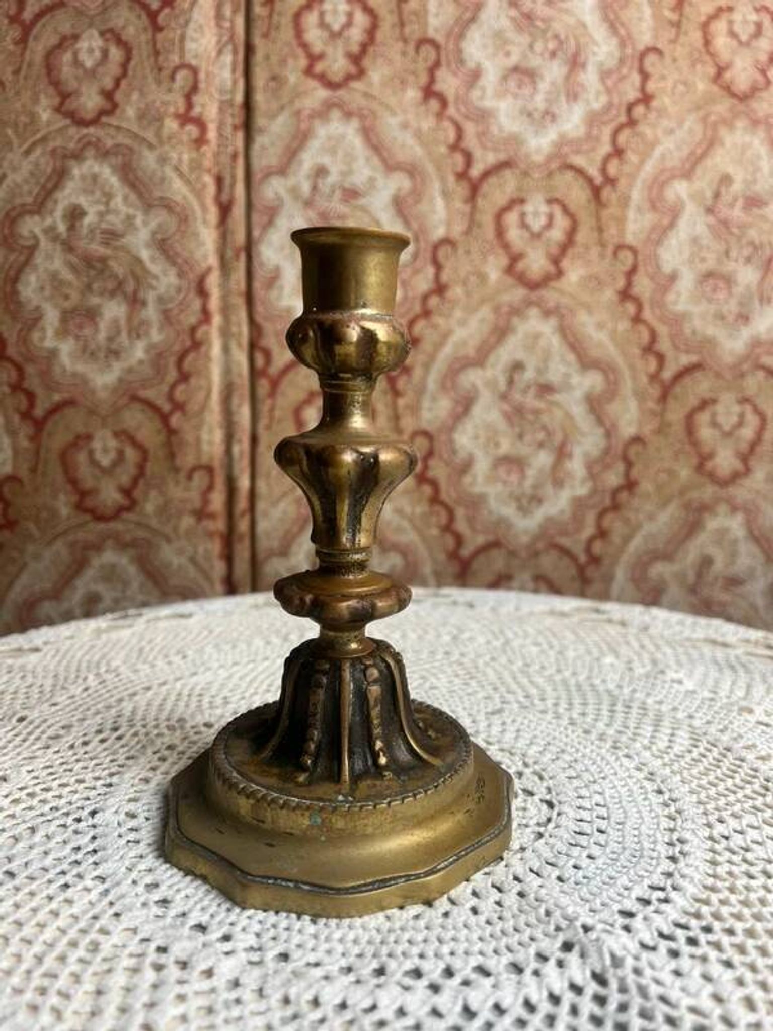 Bougeoir ancien en bronze doré