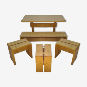 Table and stools of Charlotte Perriand Les Arcs