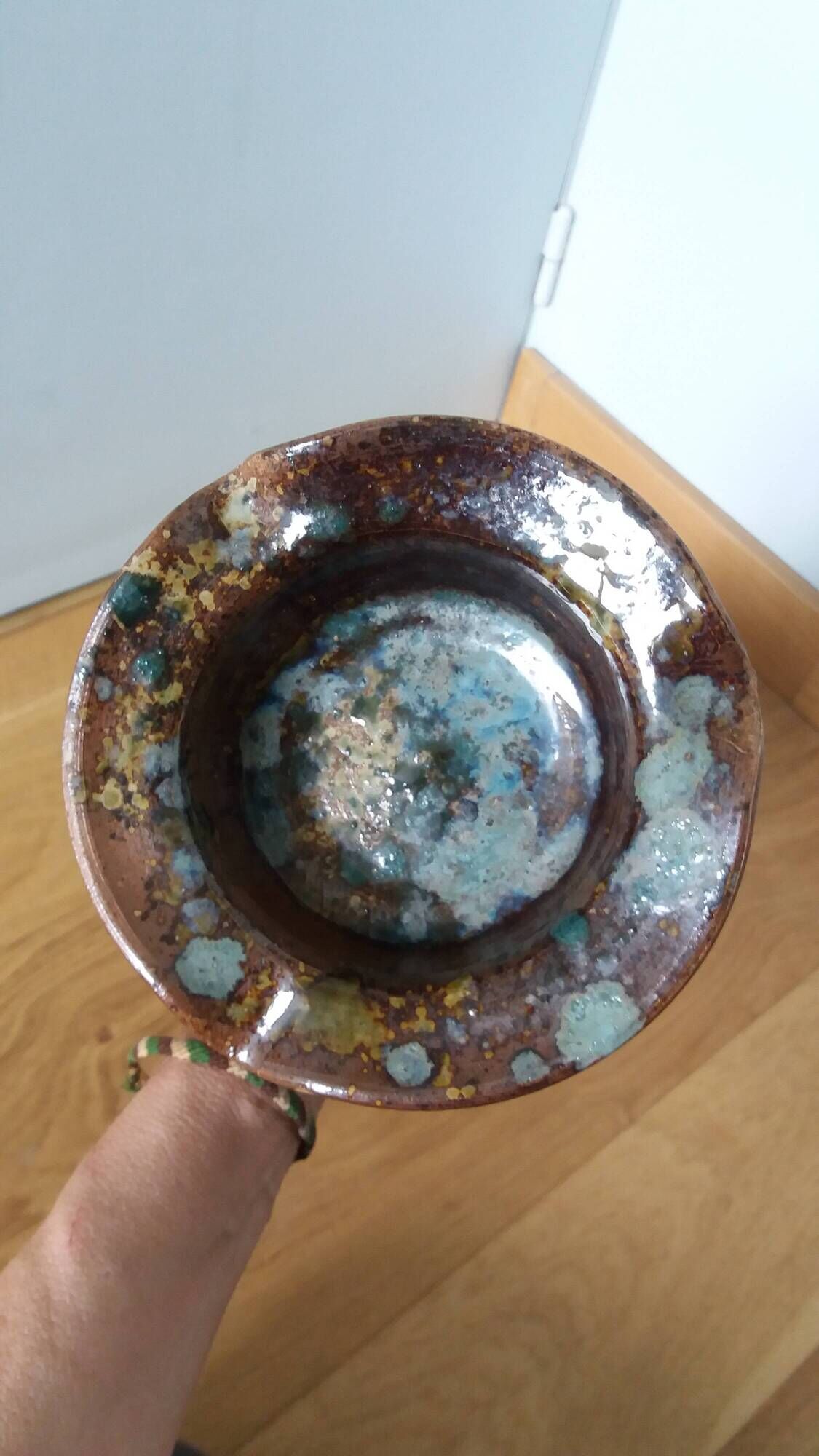 XXL brutalist ceramic floor-standing ashtray in the shape of a keel, stoneware.