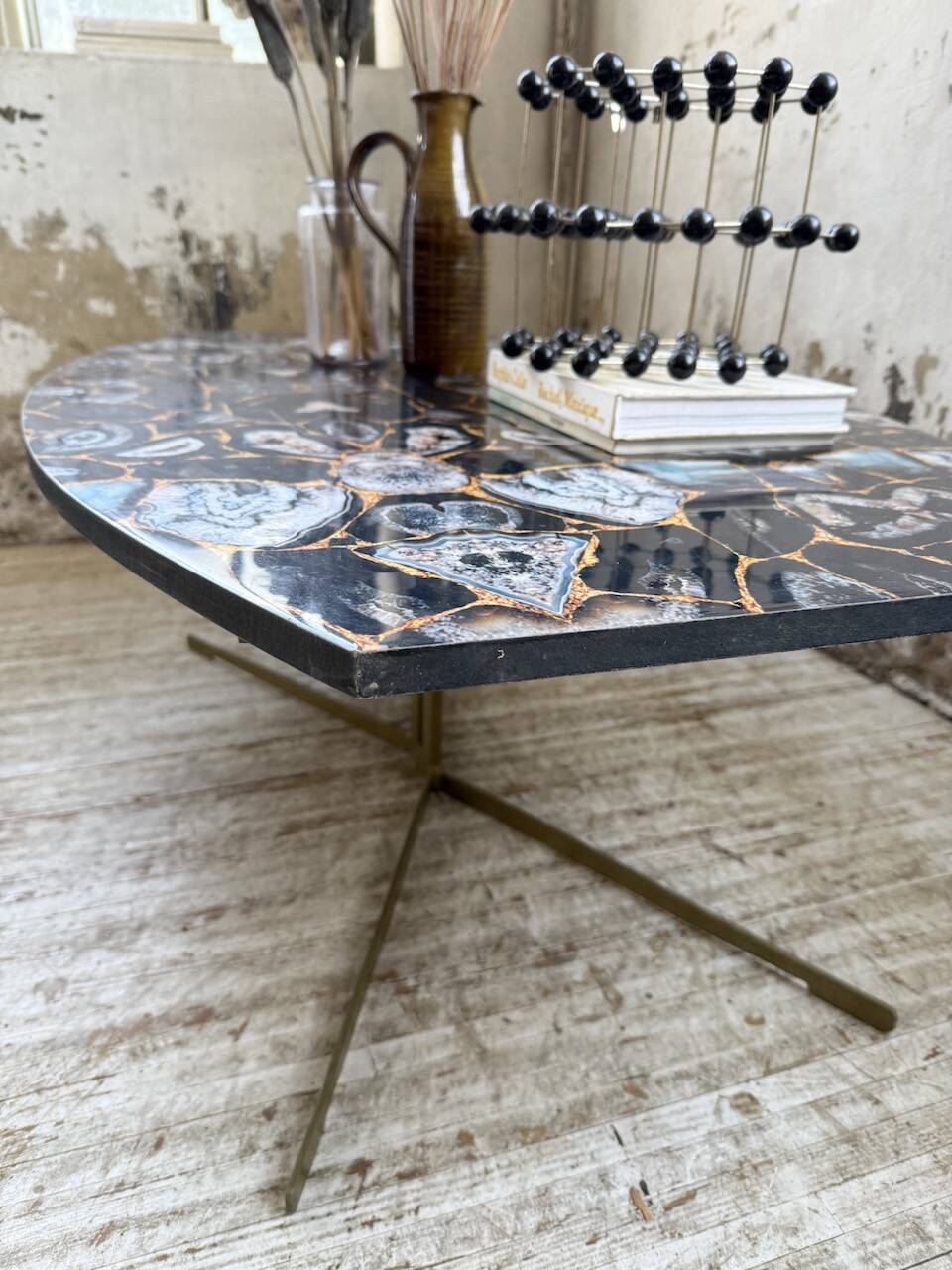 90s coffee table with Agate stone effect.