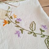 Set of 10 white towels embroidered flowers