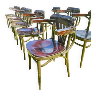 16 Chaises Bistro avec des pieds metal