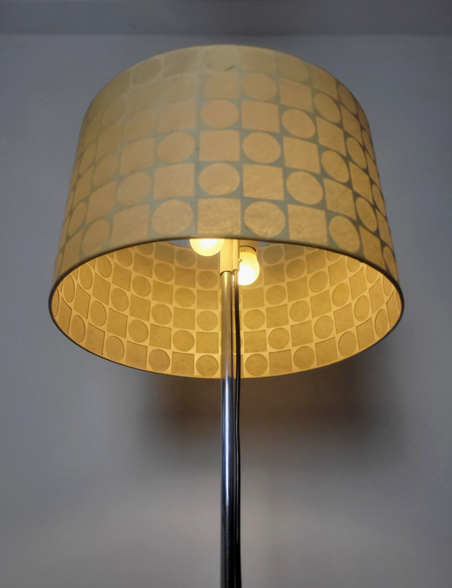 Lampadaire vintage Cocoon par Goldkant