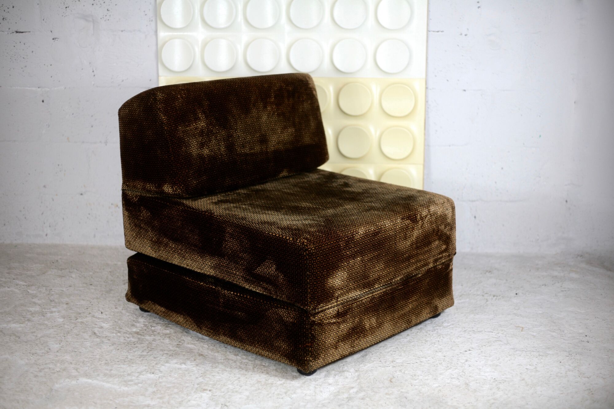 Foam and velvet heater "amber", convertible, France, circa 1970.