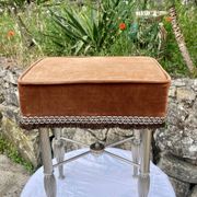 Charming stool in brown velvet and chrome metal