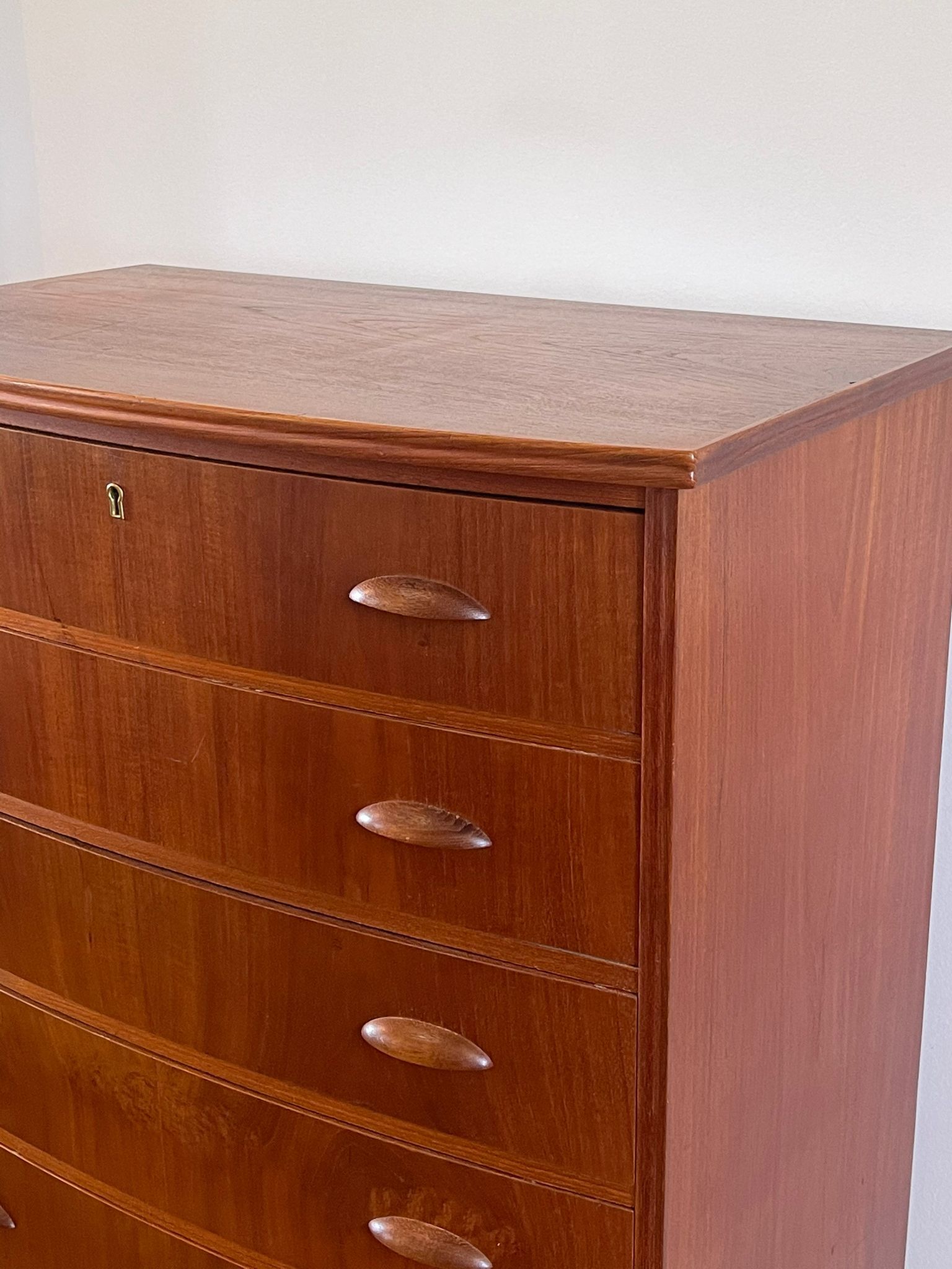 Danish teak chest of drawers with 6 drawers.