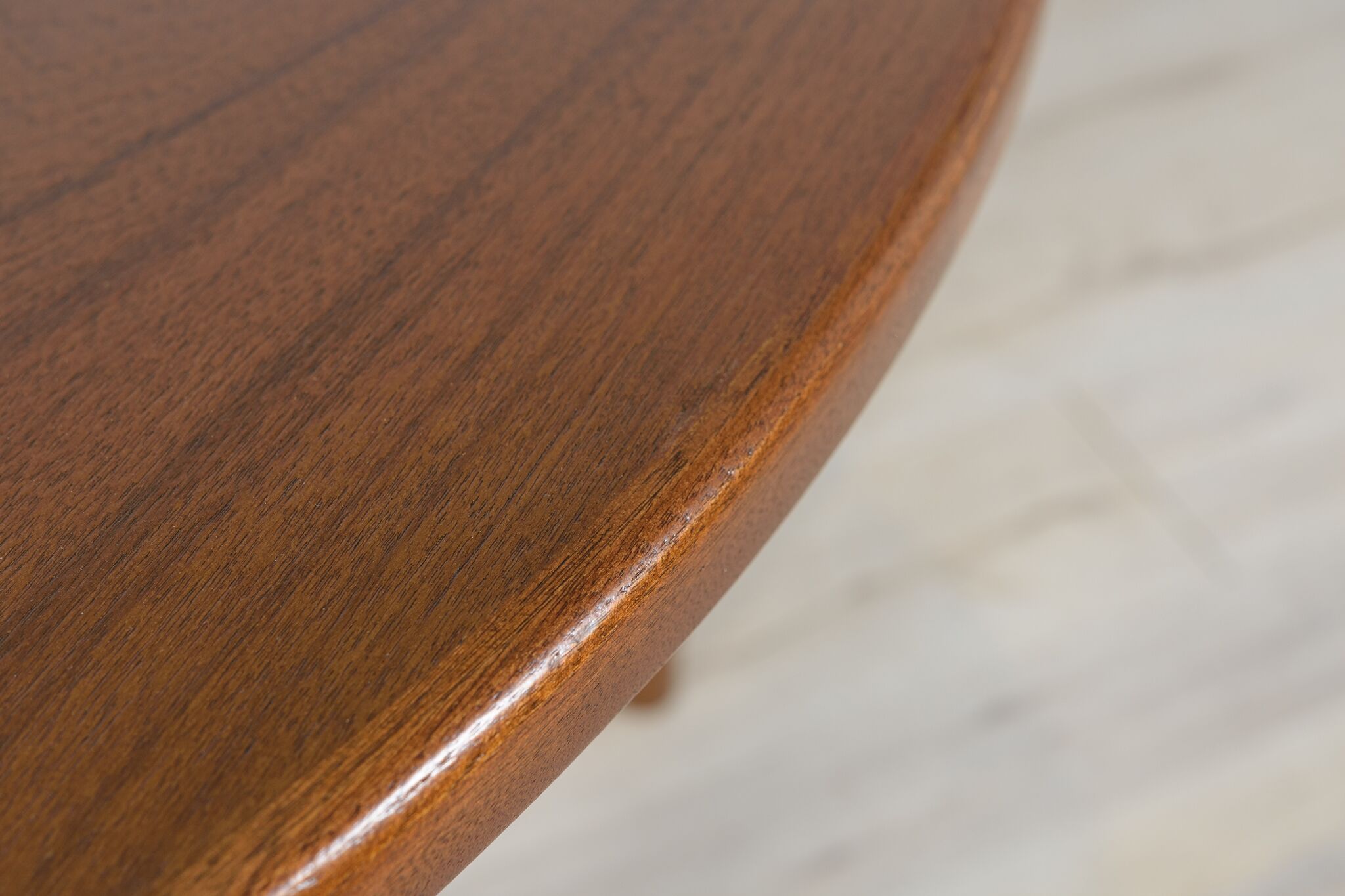 Round extendable dining table from McIntosh, 1960s