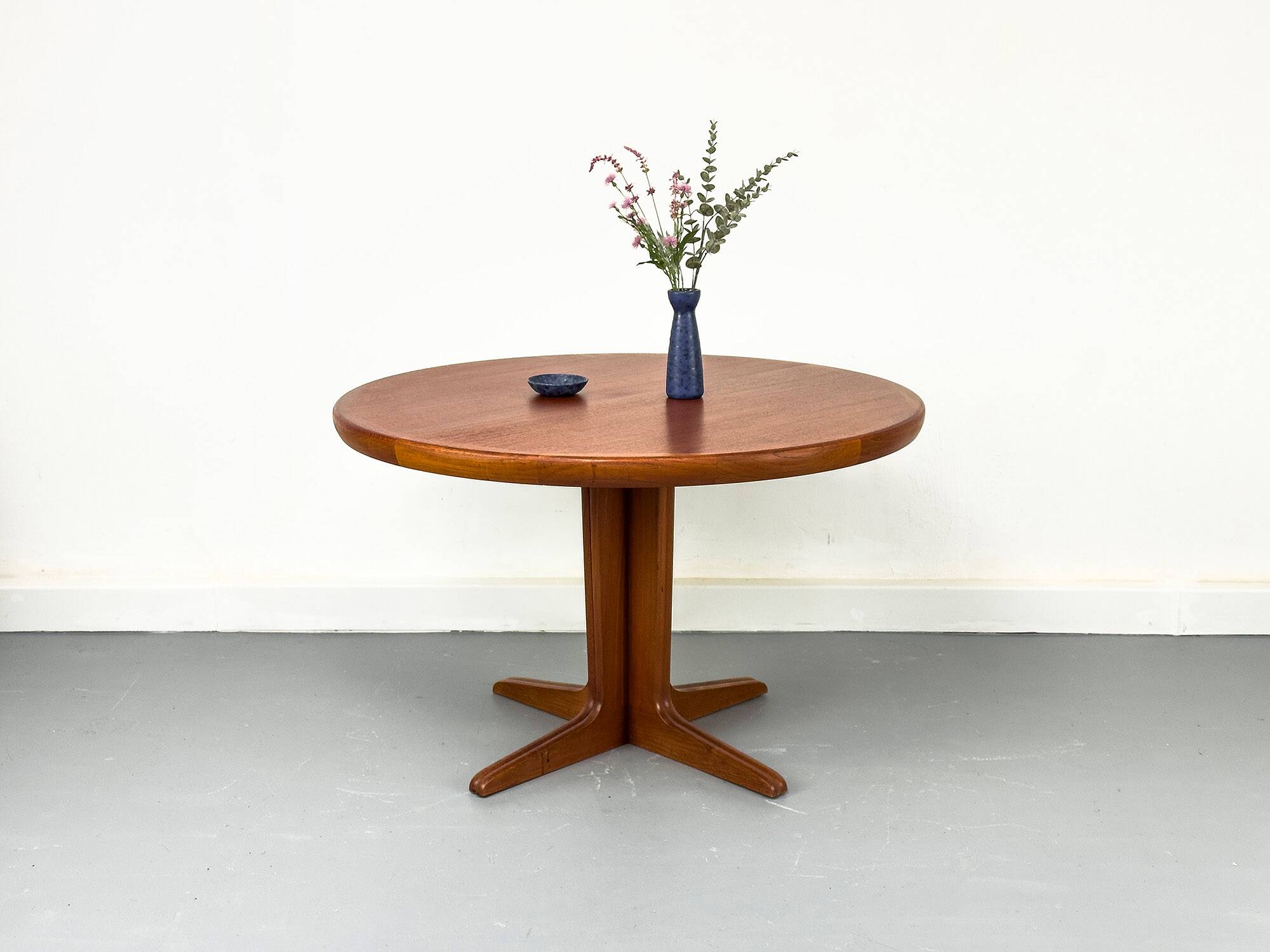 Danish Round Extendable Dining Table in Teak, 1970s