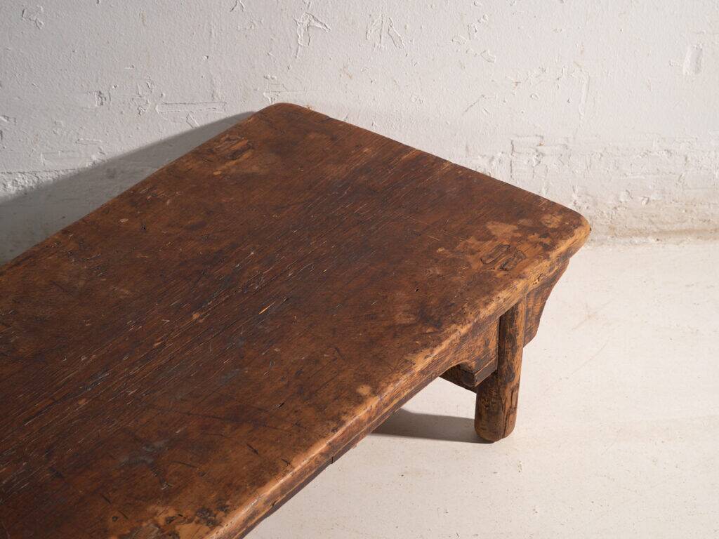 Table basse kang ancienne en bois d’orme – Chine, vers 1900