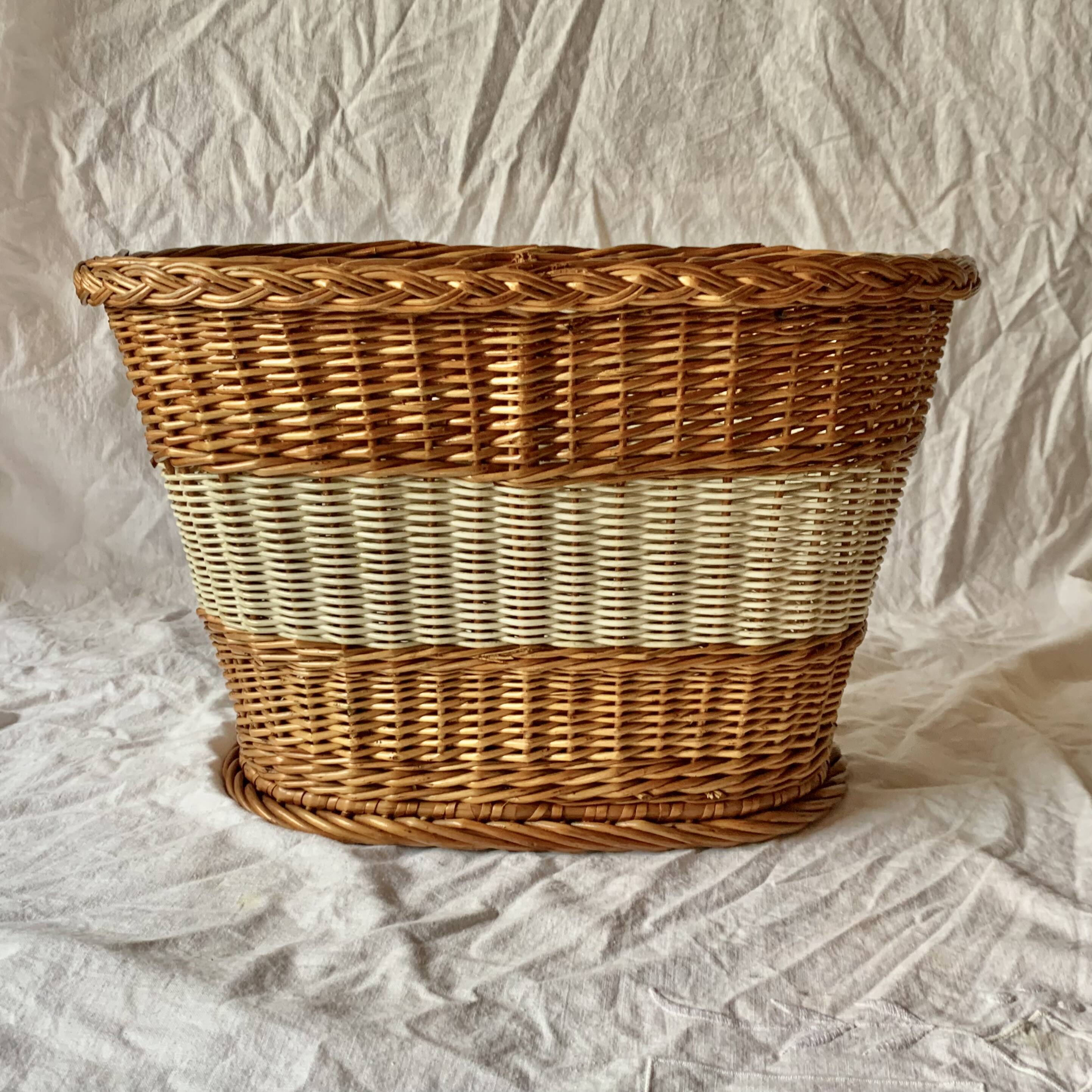 Vintage wicker and scoubidou basket