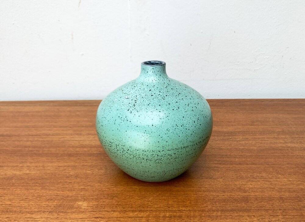 Mid-century German minimalist studio pottery vase by Siegfried Gramann for Töpferhof Römhild, 1960s.