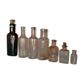 Lot d'anciens flacons de droguerie, d'herboriste et d'apothicaire