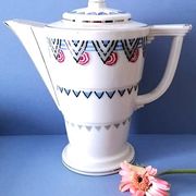 Théière en porcelaine de Limoges à décor géométrique