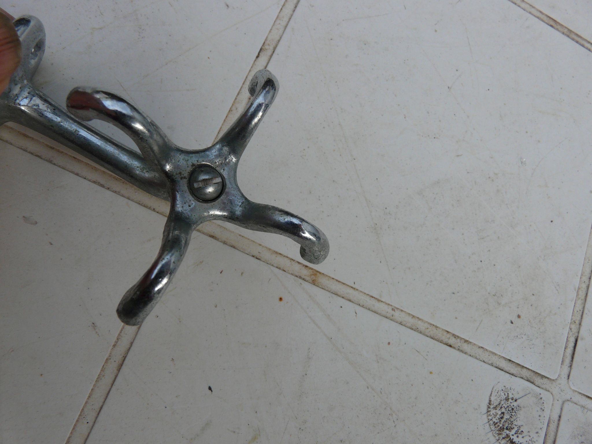 Porte serviette ou porte gant en métal chromé e art déco accessoire salle de bain