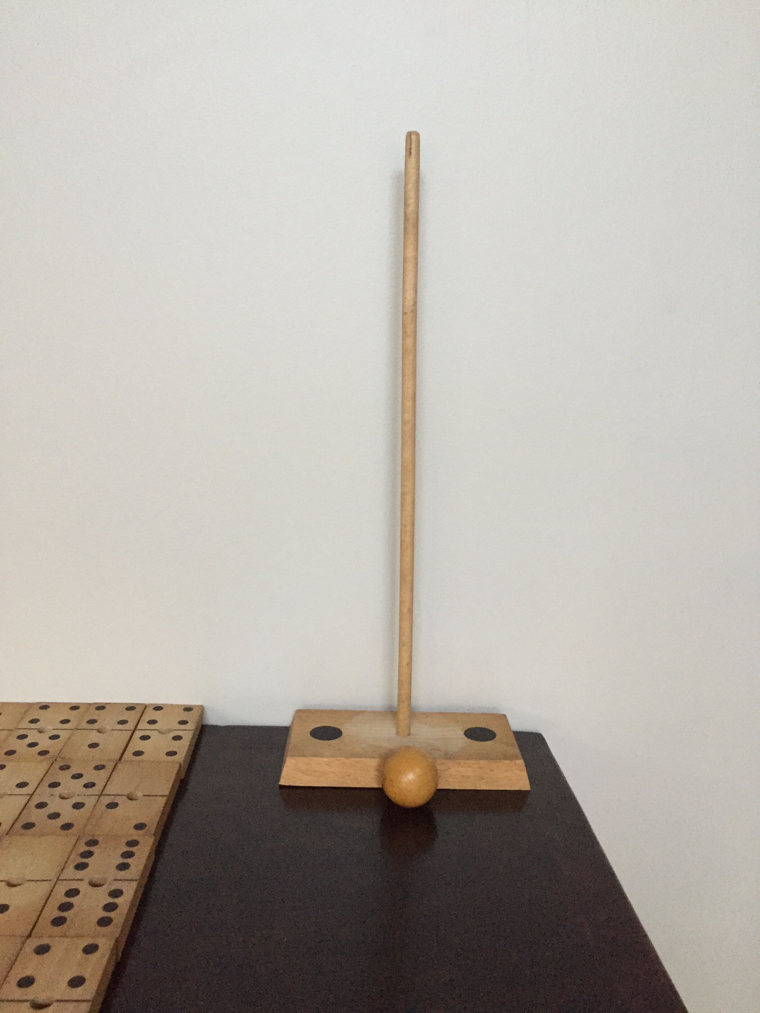 Jeu de dominos ancien en bois et vertical