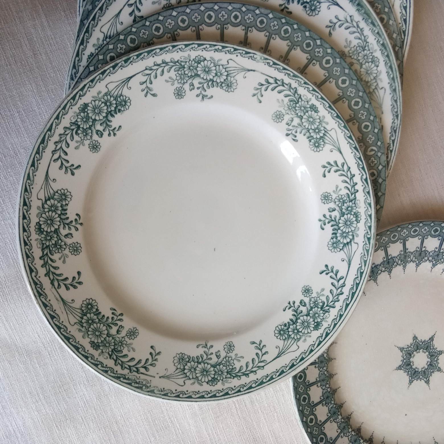 6 old dessert plates, iron earth, green décor