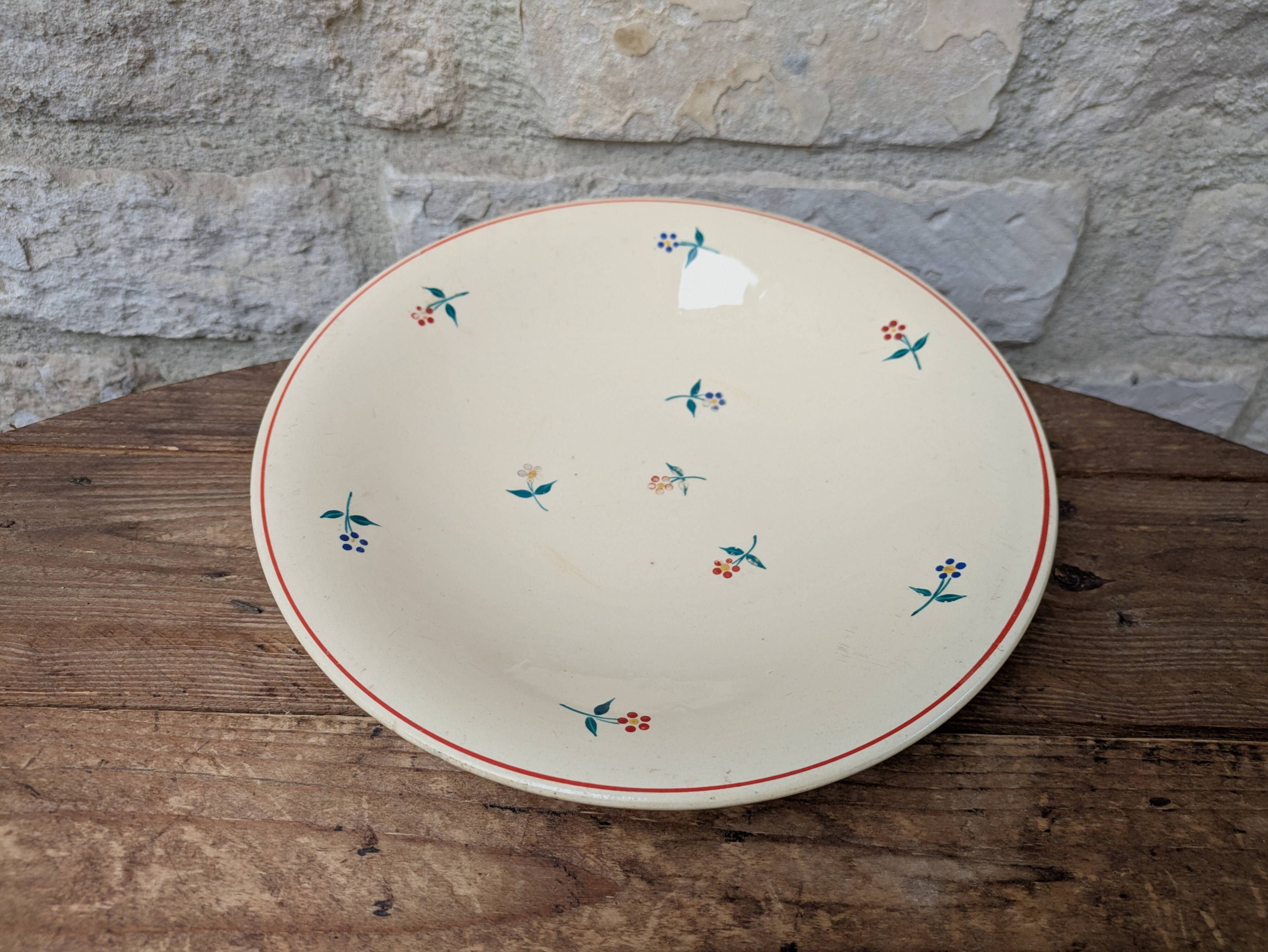 Round serving dish Moulin des Loups Orchies with small flower decoration 25.5cm