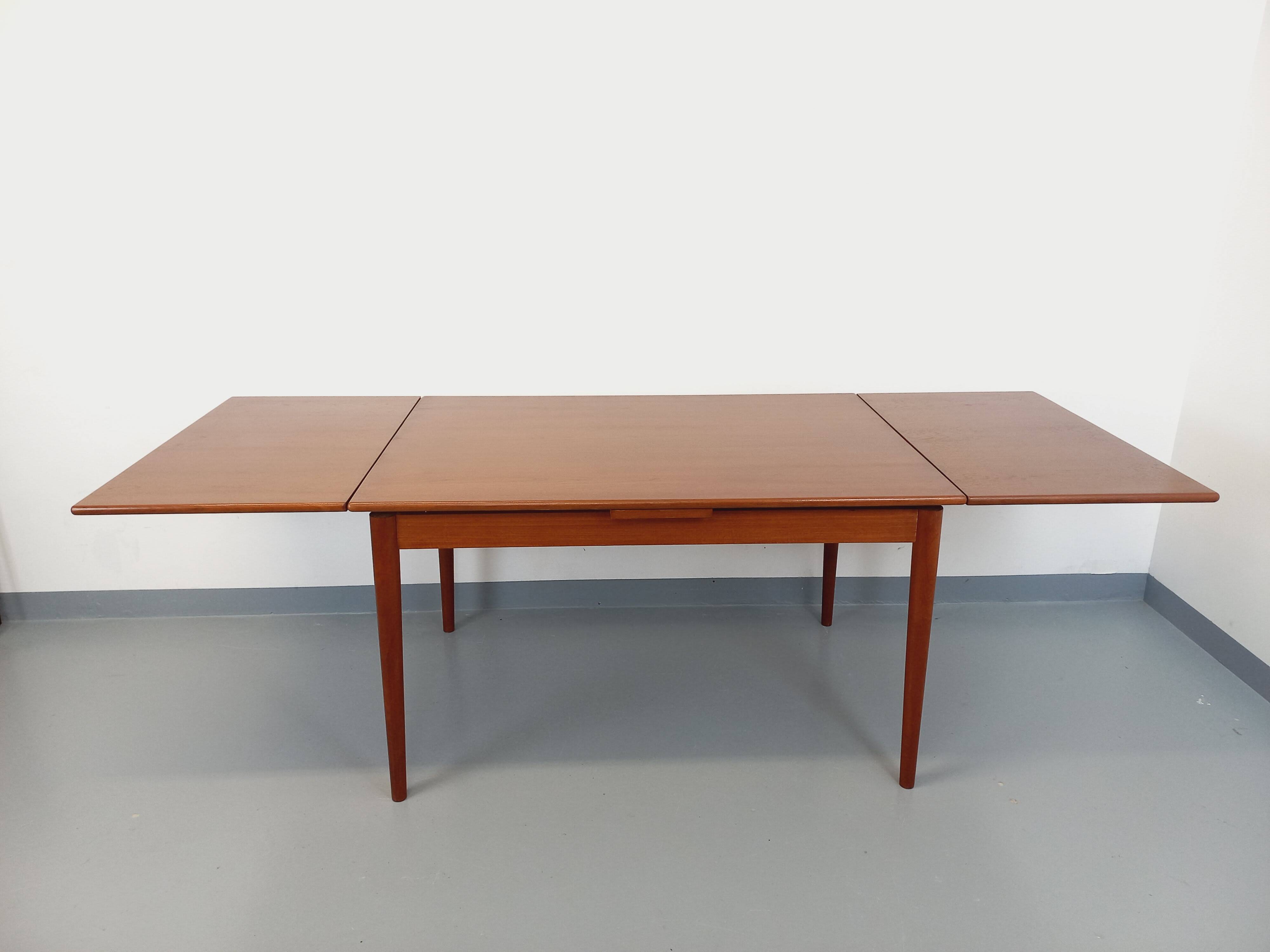 Table à manger en teck avec rallonges de style scandinave, années 50 60