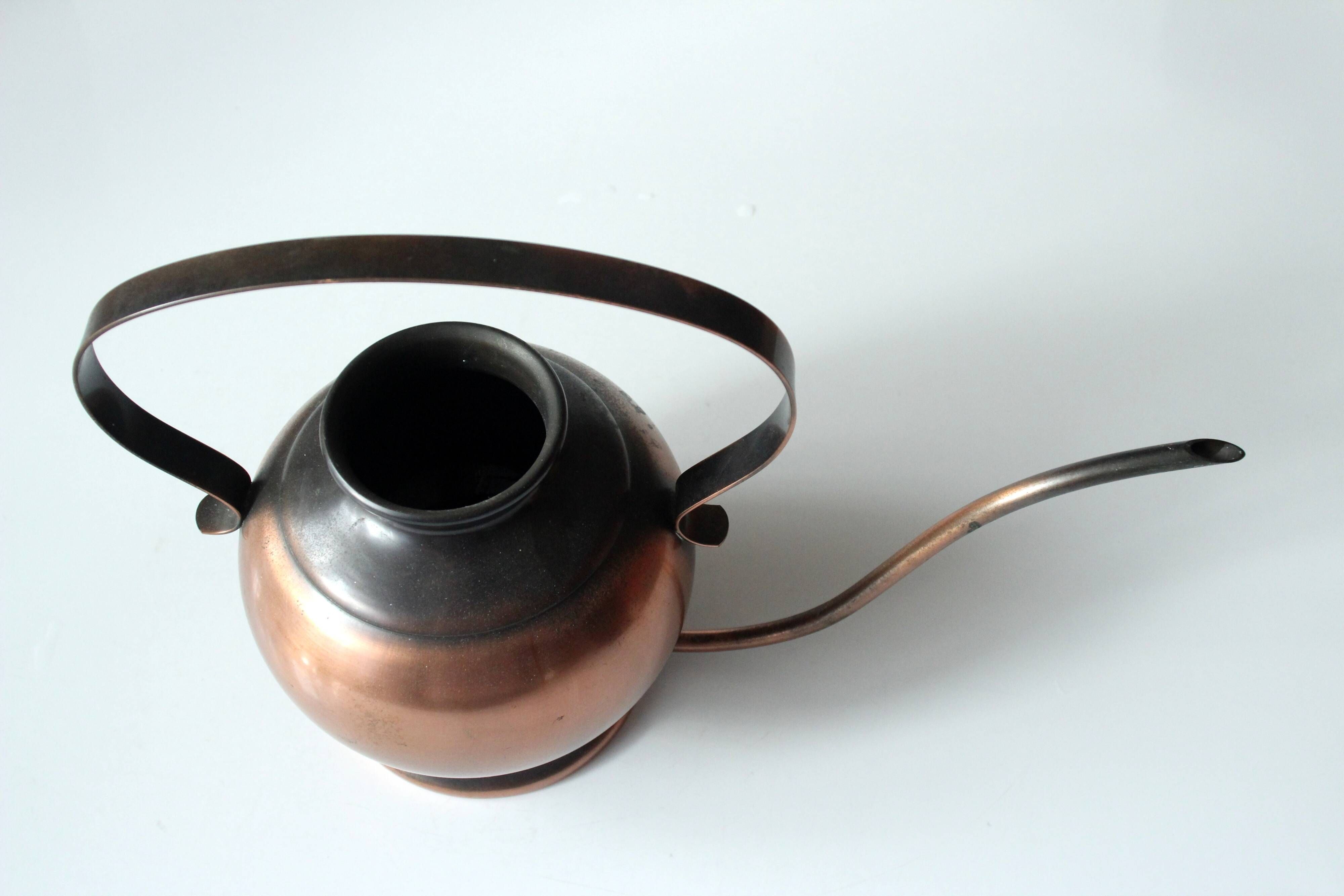 Copper and brass watering can, vintage from the 1960s, the can does NOT loose water