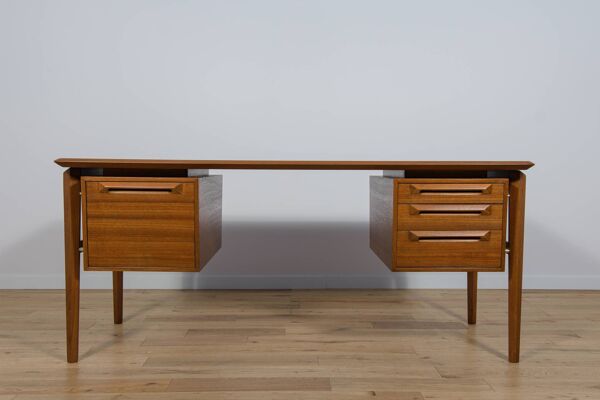 Bureau Mid-Century en Teck par IB Kofod-Larsen pour Seffle Möbelfabrik, Suède, 1950s