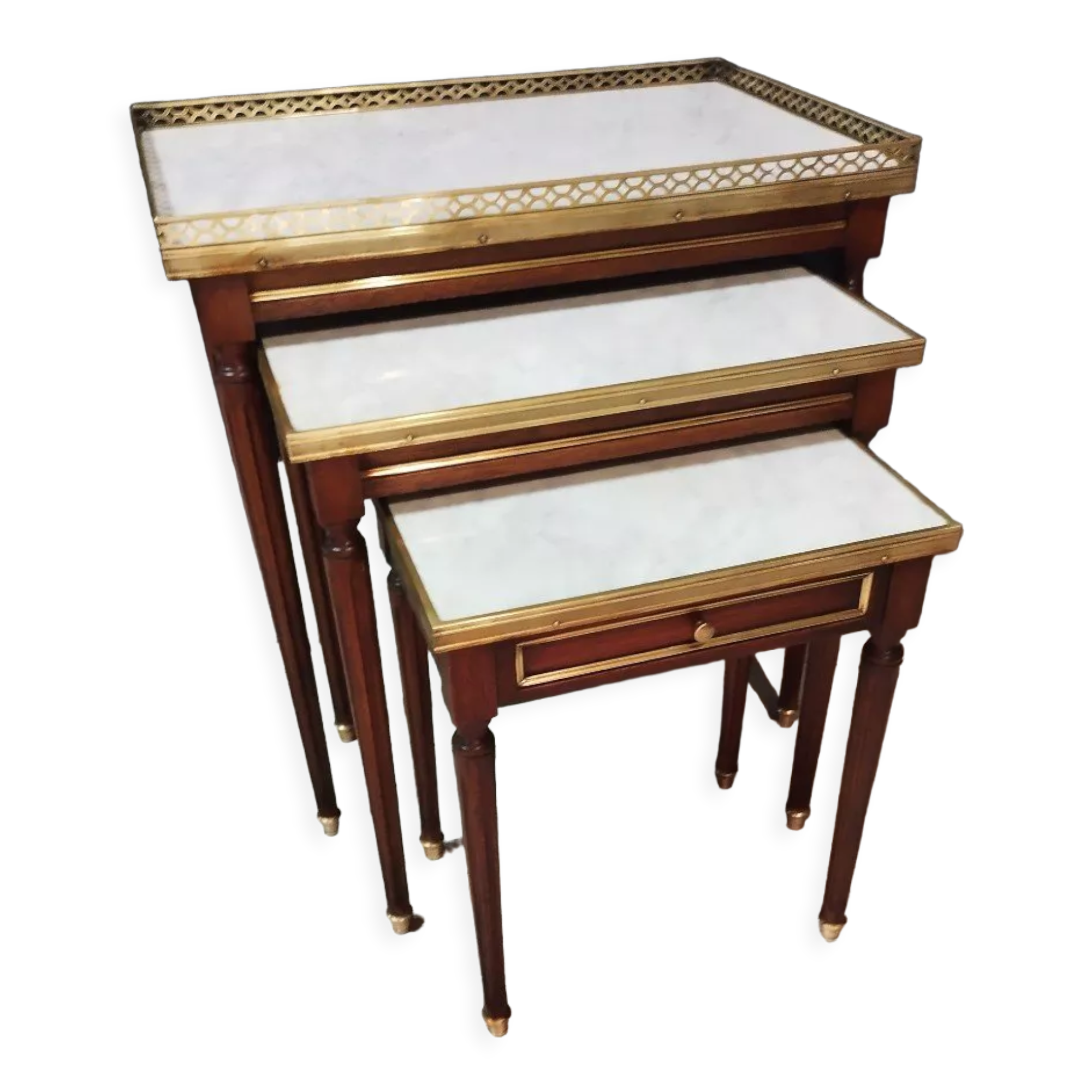 Tables gigognes Louis XVI en acajou