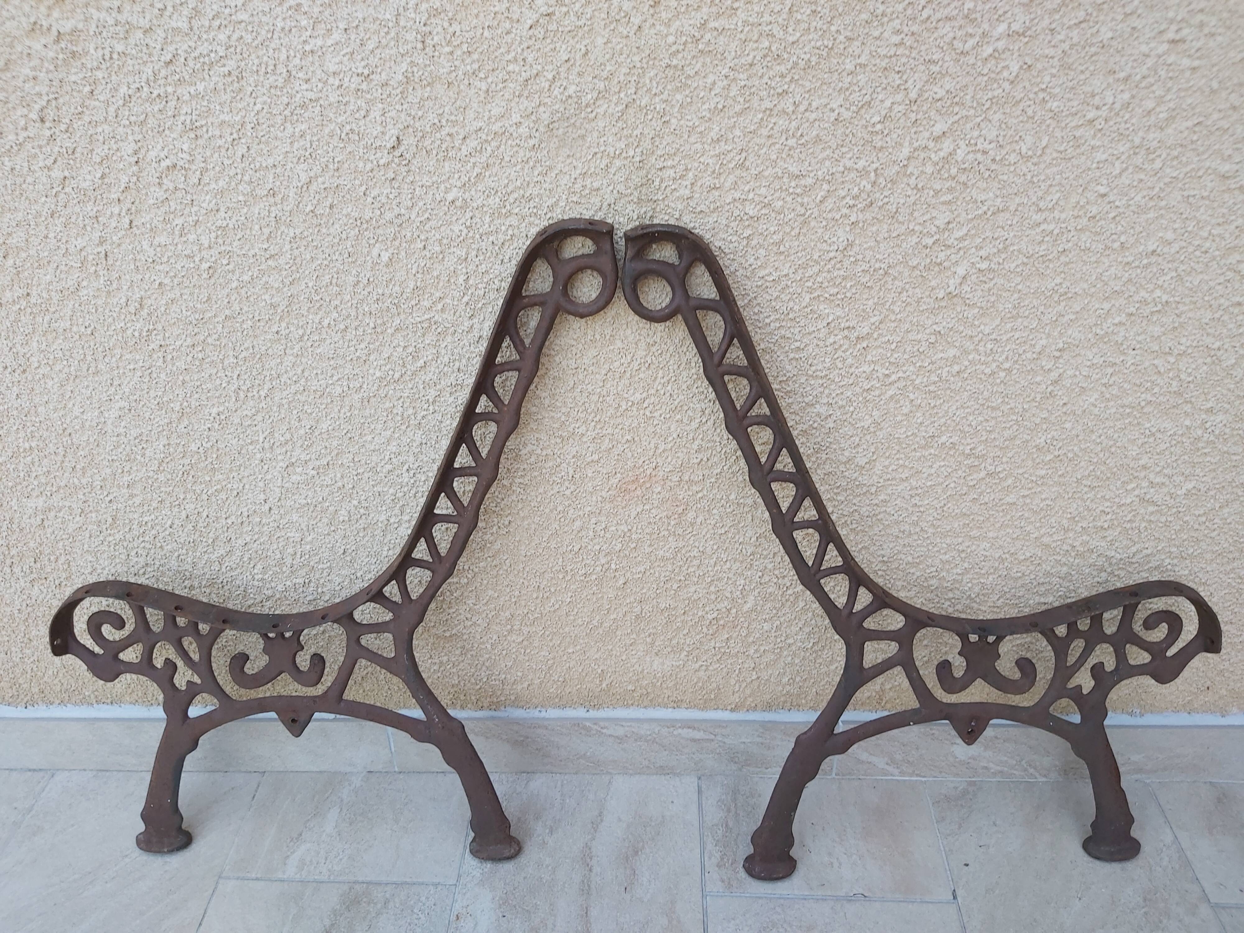 Pair of cast iron bench legs