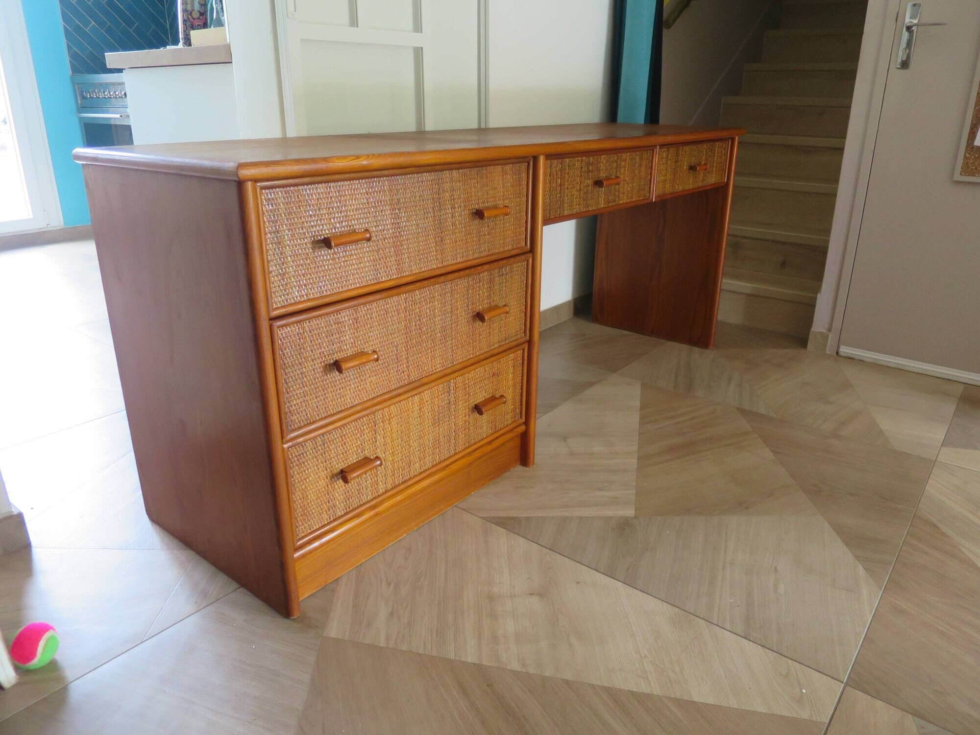 Vintage cane rattan desk with a large top and 5 drawers - 1960s/70s.
