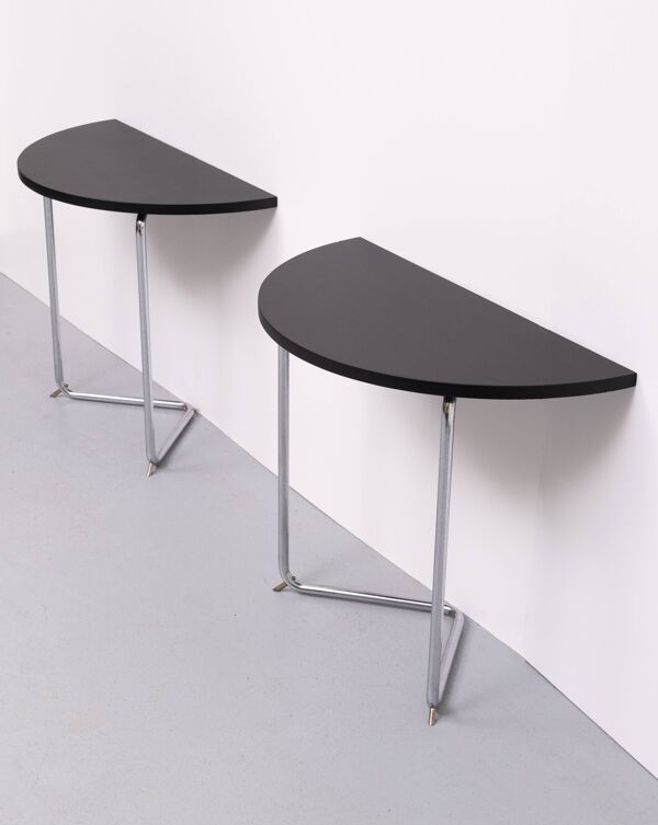 Superbe ensemble de tables en croissant Bauhaus. Années 1930, attribut Thonet