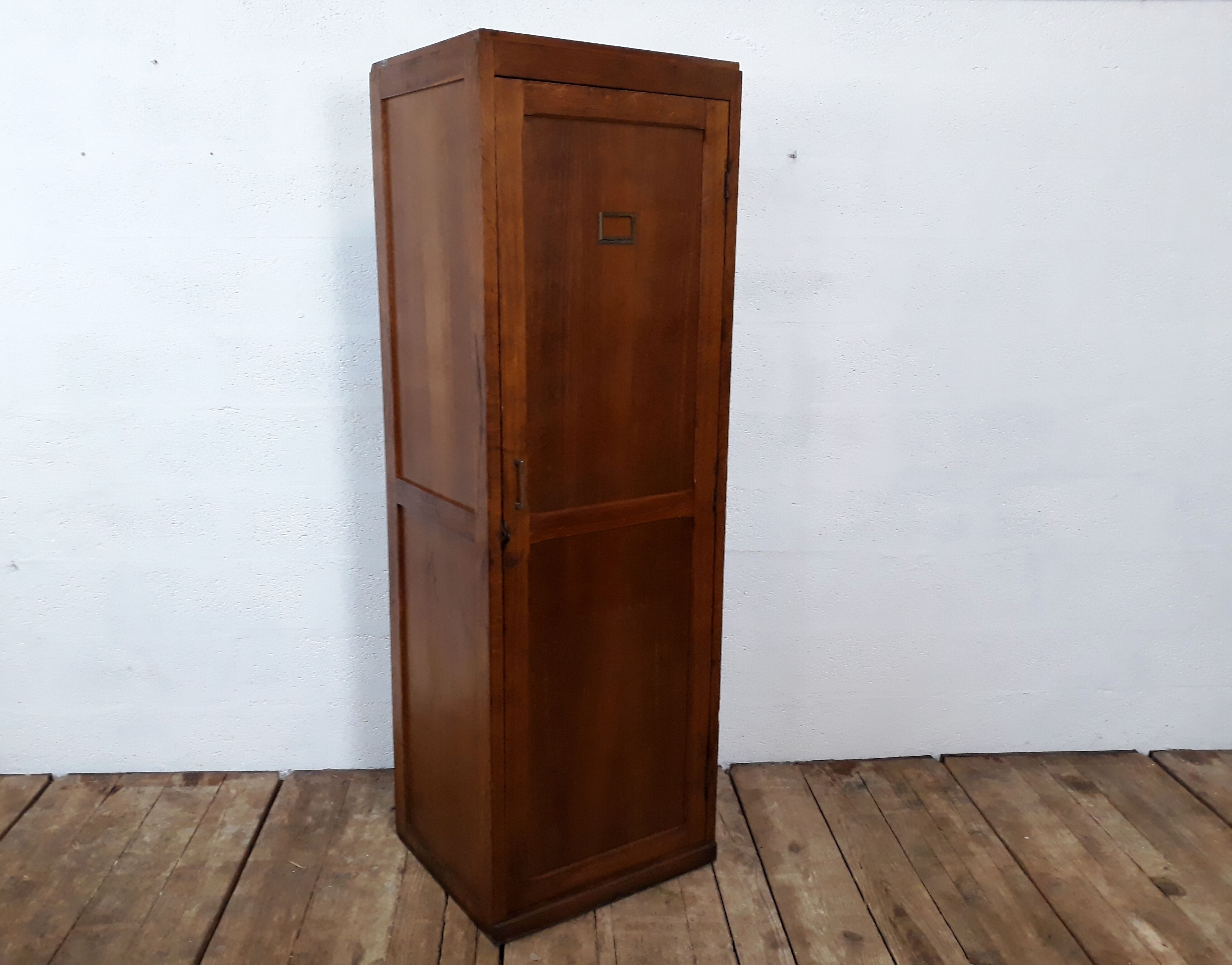 Armoire parisienne vestiaire vintage