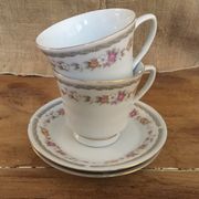 2 flowering tea cups