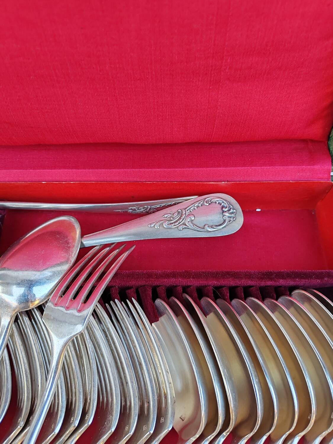 38-piece silver-plated cutlery set by Apollo.