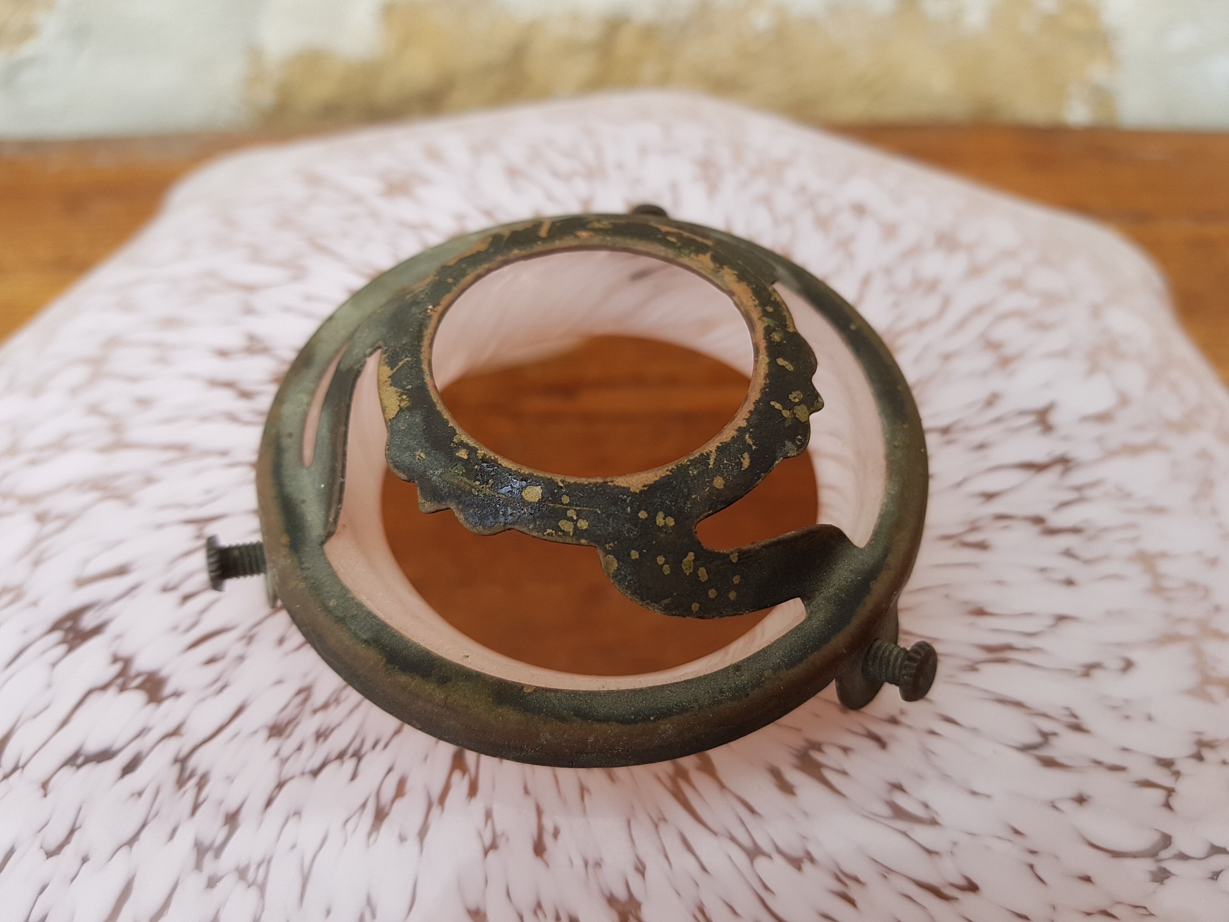 Speckled pink opaline suspension