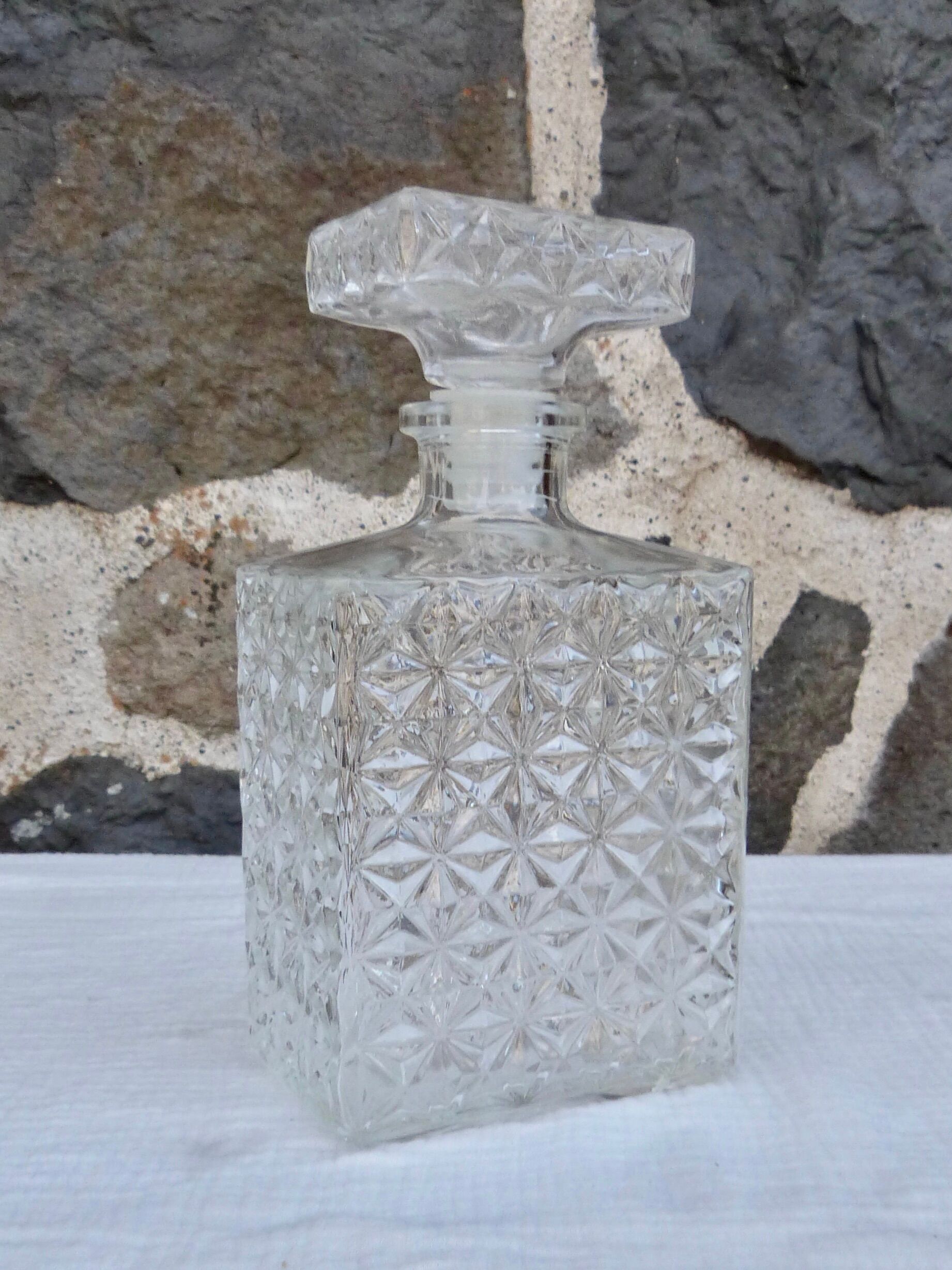 Glass whisky decanter