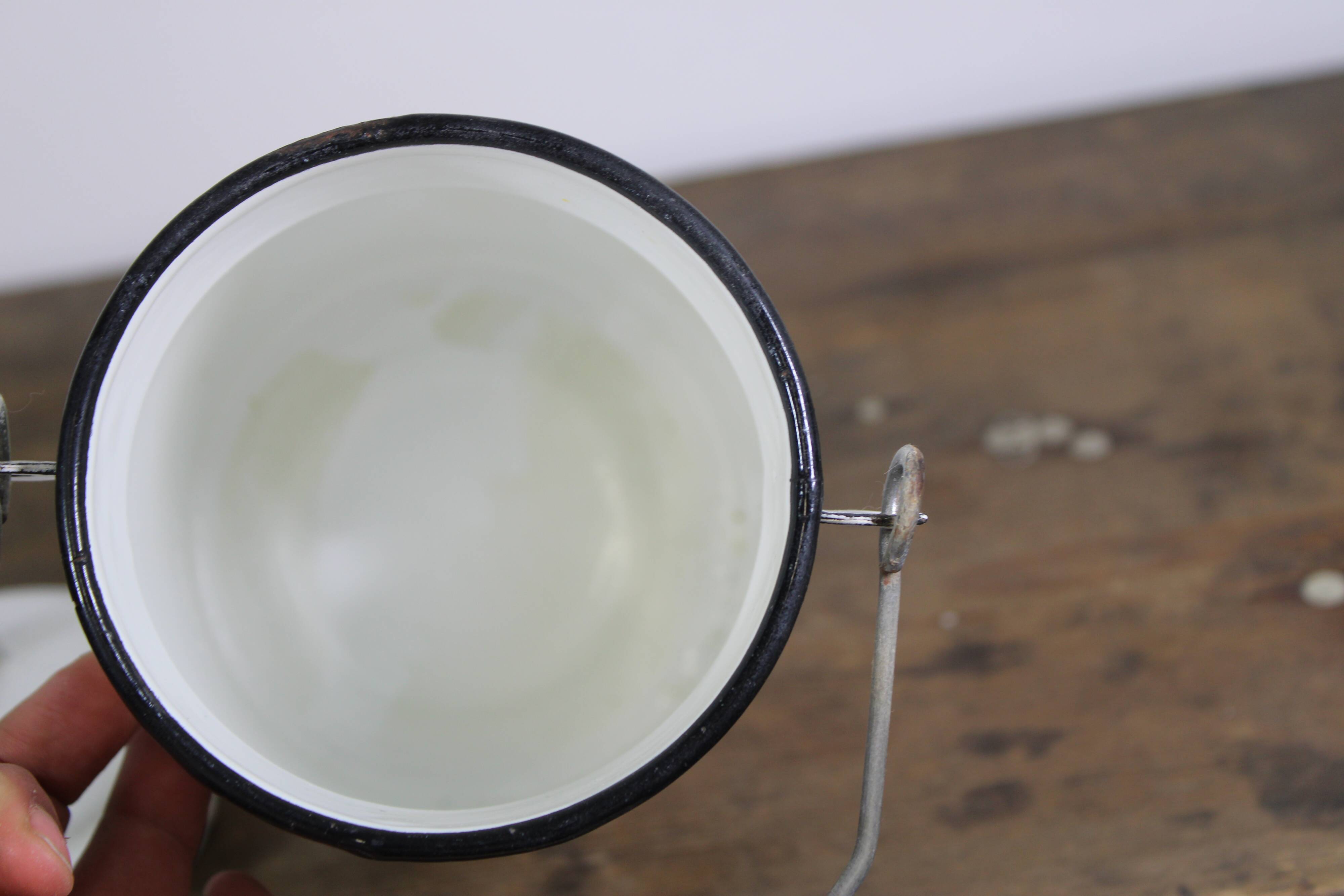 Enamelled sheet metal milk jar