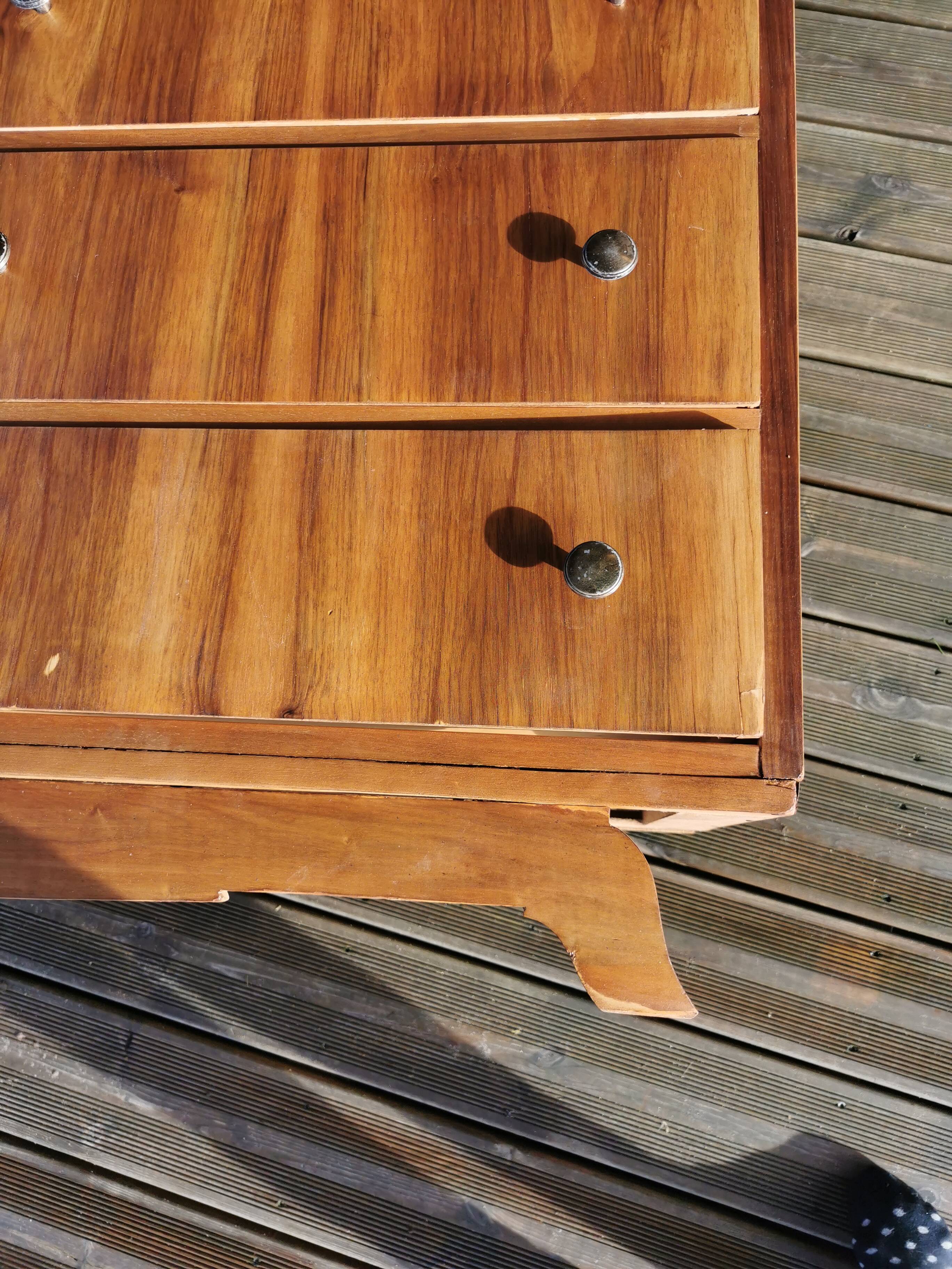 Asymetical chest of drawers