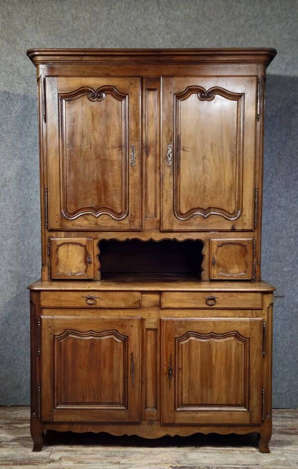 Buffet a deux corps époque Louis XV en noyer massif époque XVIIIeme