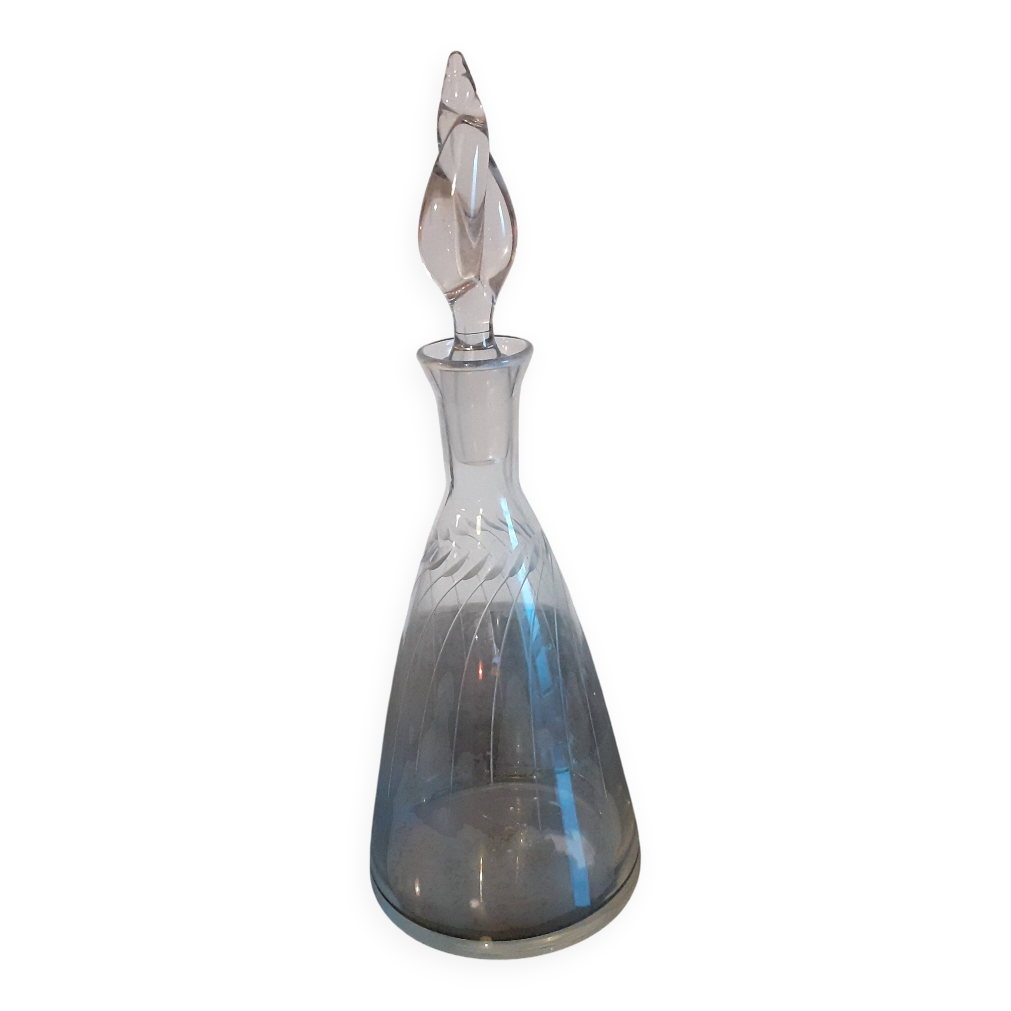 Carafe in chiseled glass and flame-shaped stopper