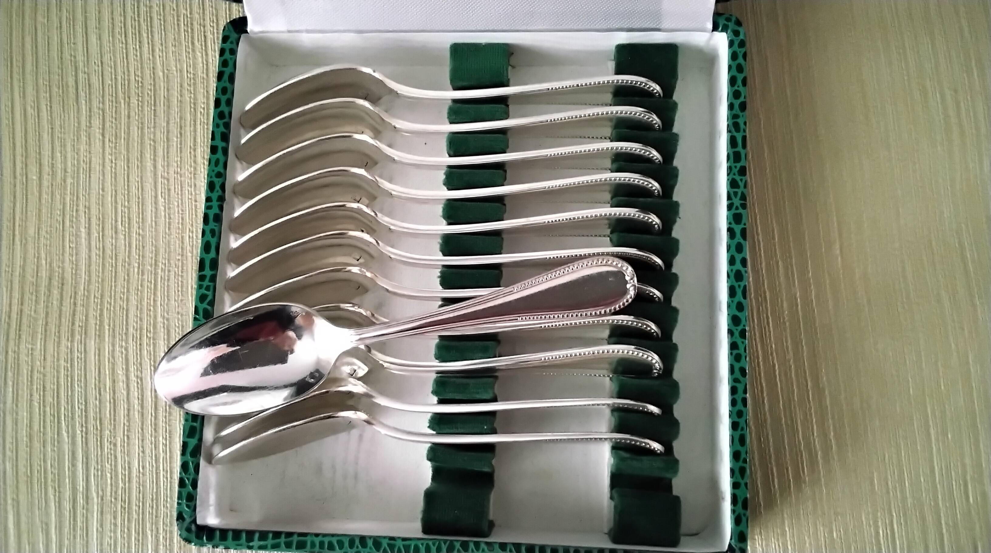 Coffret de 12 cuillères à moka Métal argenté Décor perlé