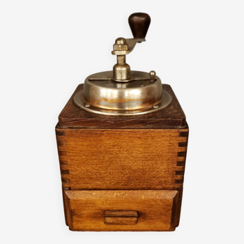 Mechanical coffee grinder in light wood