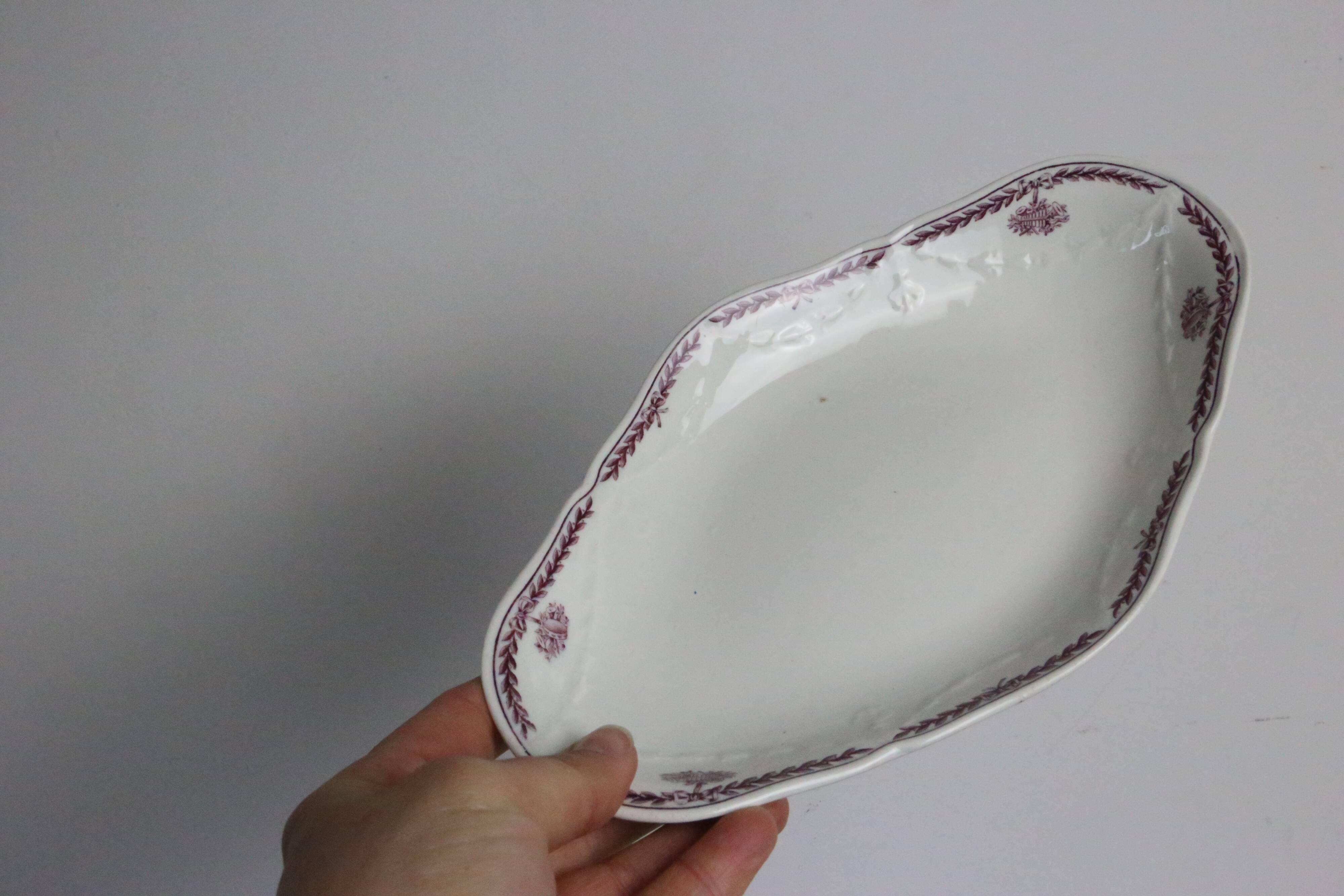 English Wedgwood earthenware dish, La Paix model