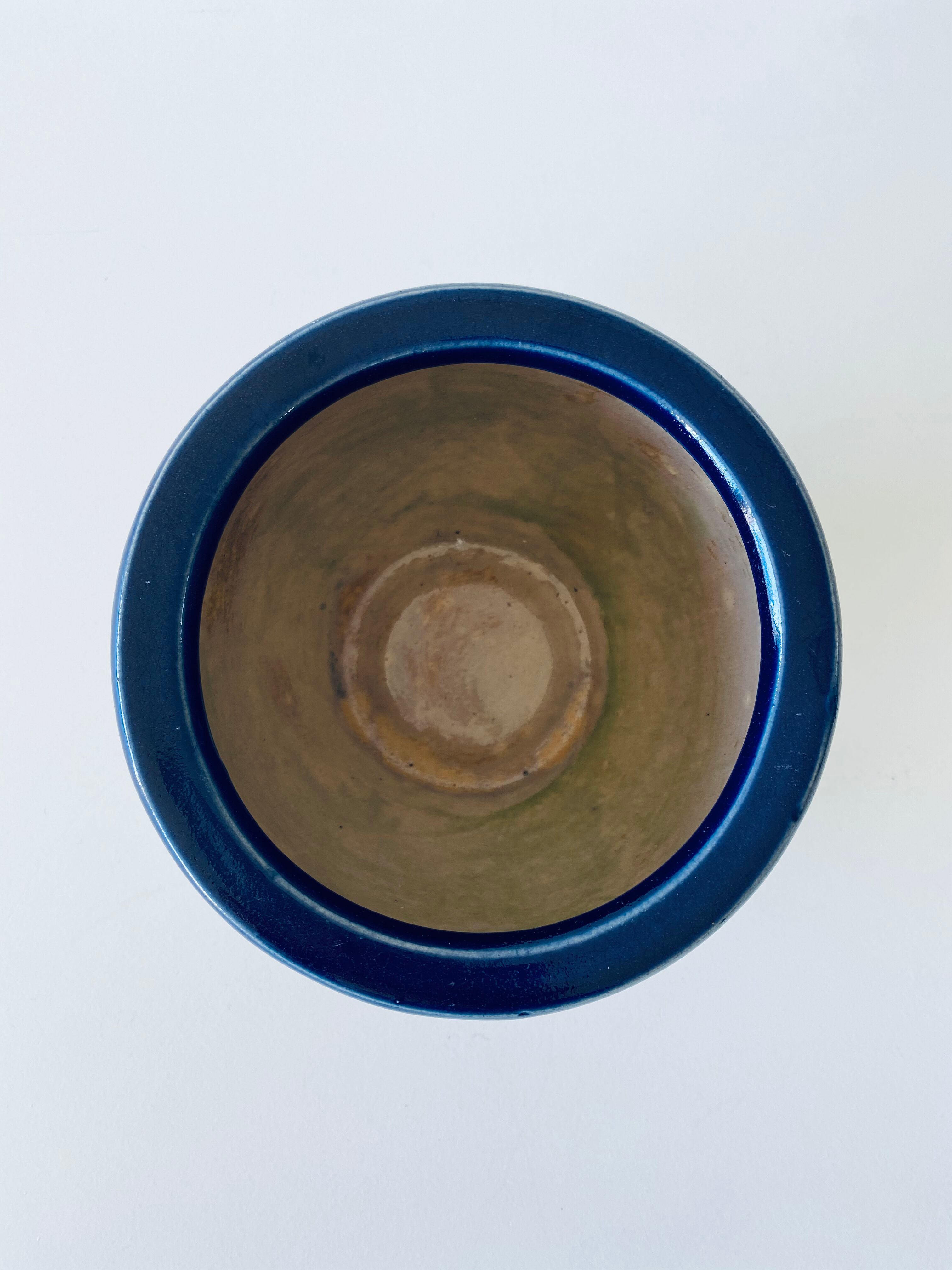 Hide ethnic pot in earth