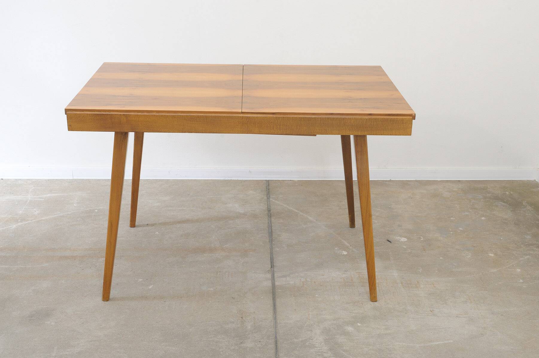 Table à manger pliante vintage par František Jirák pour Tatra nábytok, 1970